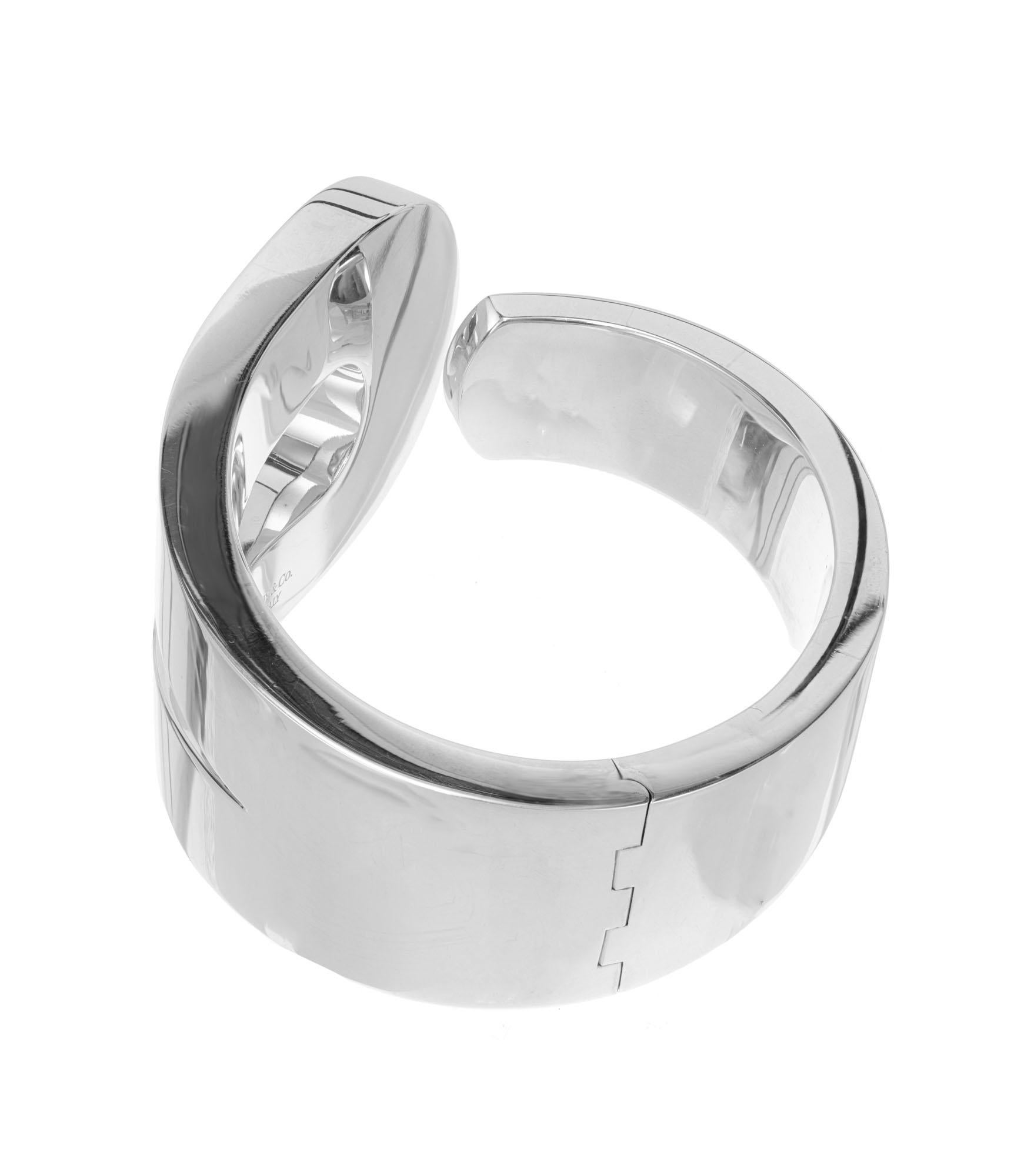 Tiffany & Co Sterling Silver Loop Bracelet In Good Condition In Stamford, CT