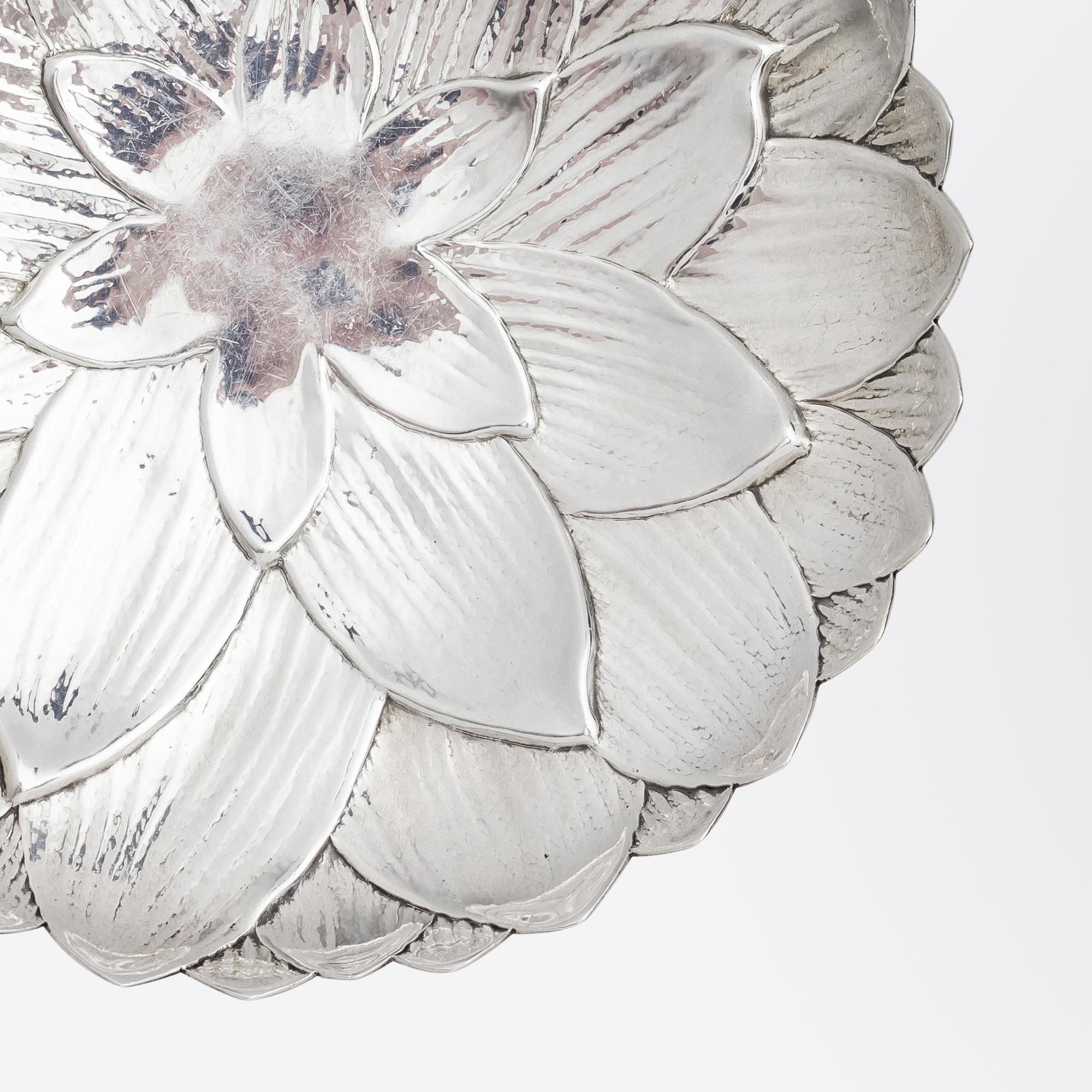 Tiffany & Co. „Lotus-Blume“ oder „Wasserlilie“-Schale aus Sterlingsilber im Zustand „Gut“ im Angebot in Brisbane City, QLD