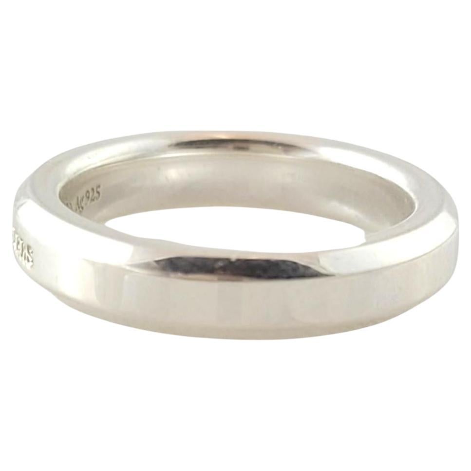 Tiffany & Co Sterling Silver Makers Narrow Slice Ring size 6

This gorgeous vintage piece by designer Tiffany & Co. was meticulously crafted from sterling silver!

Ring size: 6
Shank: 4.20mm

Weight: 3.48 dwt/ 5.42 g

Hallmark: Tiffany & Co