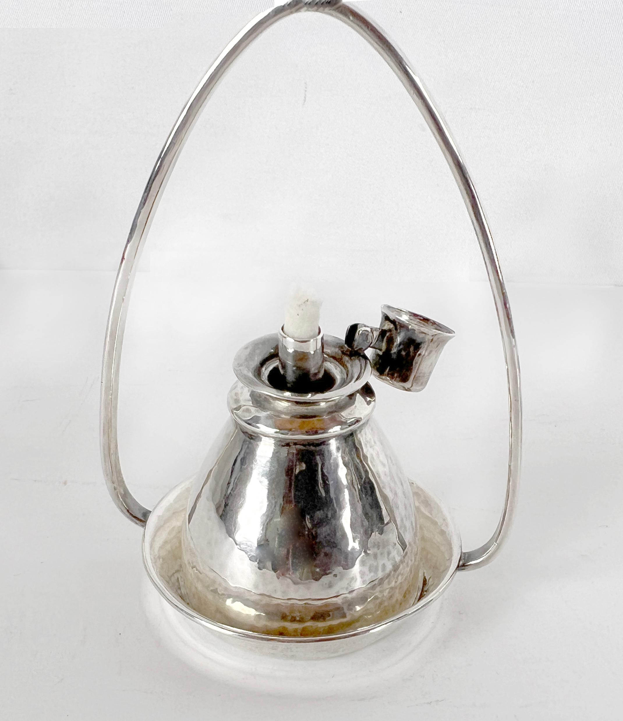 Arts and Crafts Tiffany & Co. Briquet à cigare en argent A Silver Makers Table en vente