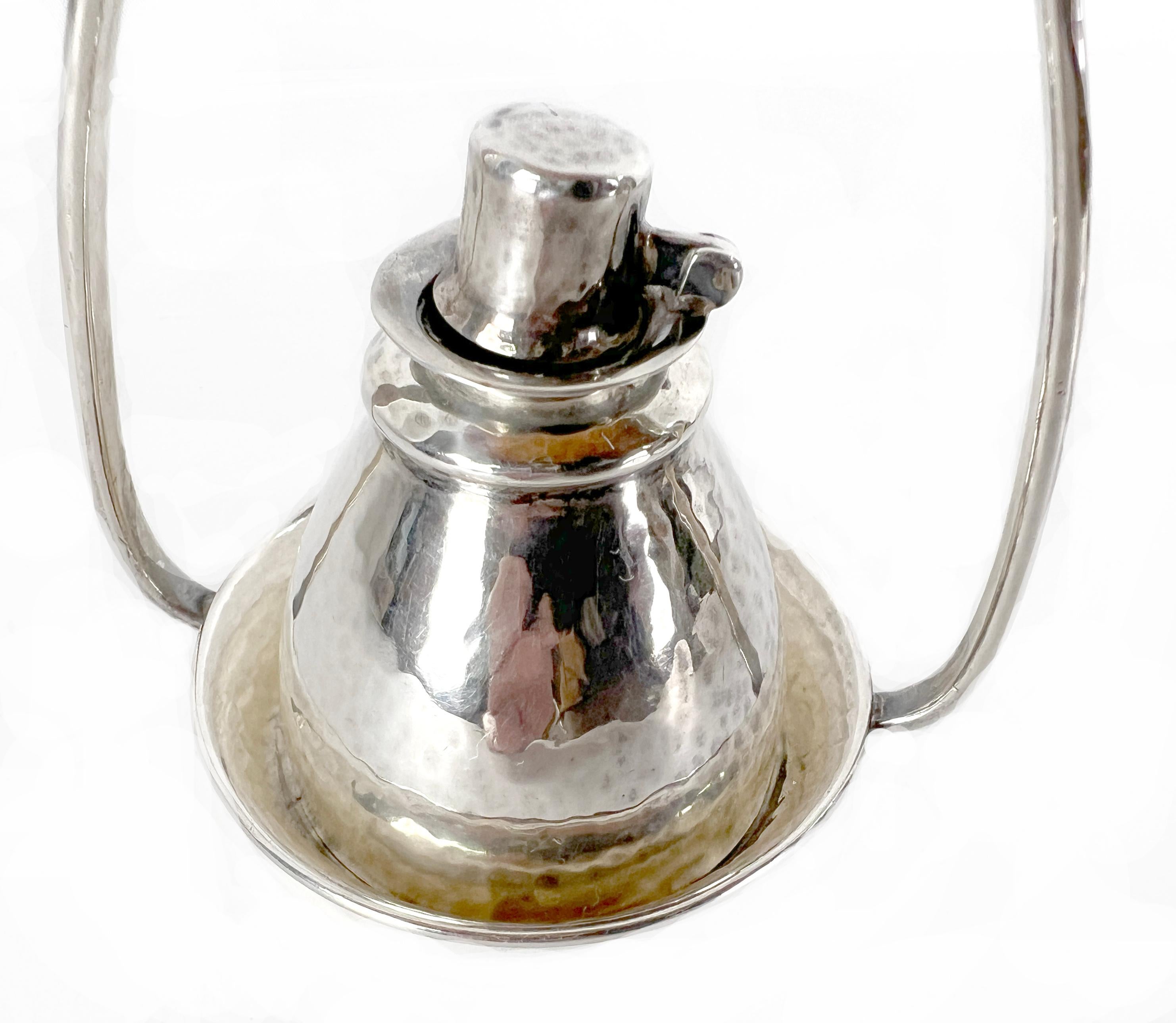 Martelé Tiffany & Co. Briquet à cigare en argent A Silver Makers Table en vente