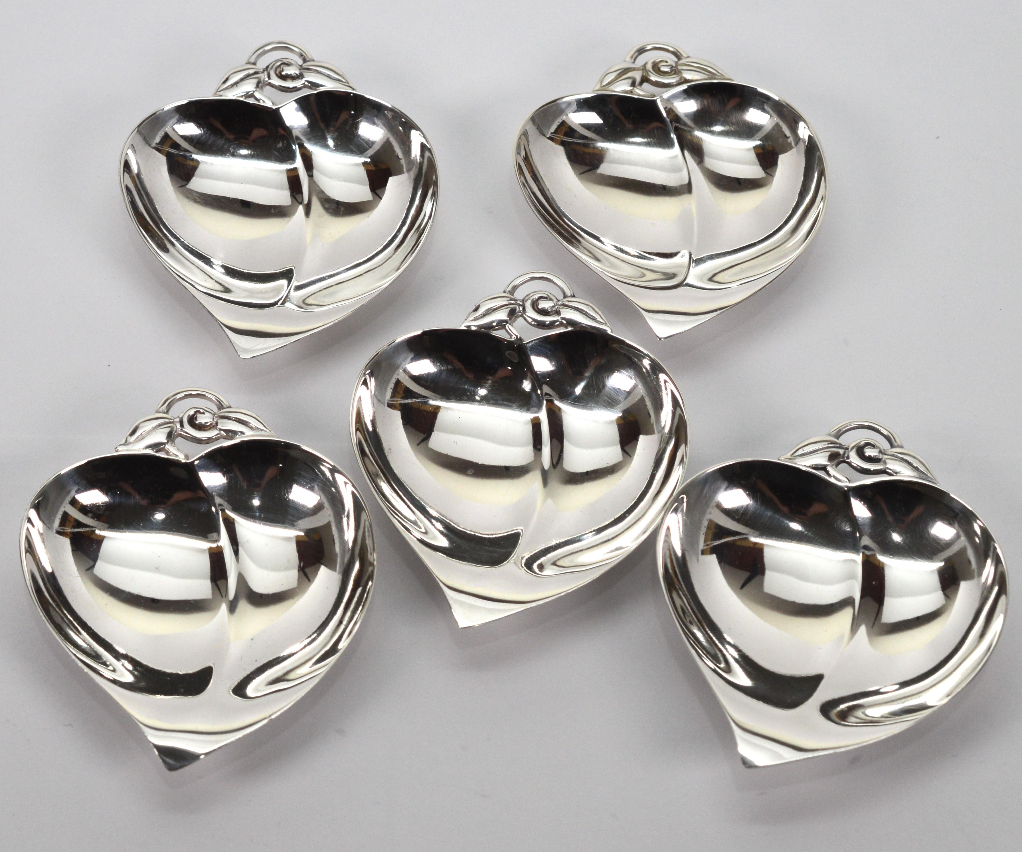 Women's or Men's Tiffany & Co. Sterling Silver Mid-Century Leaf Bowl and Matching Leaf Nut Dishes For Sale