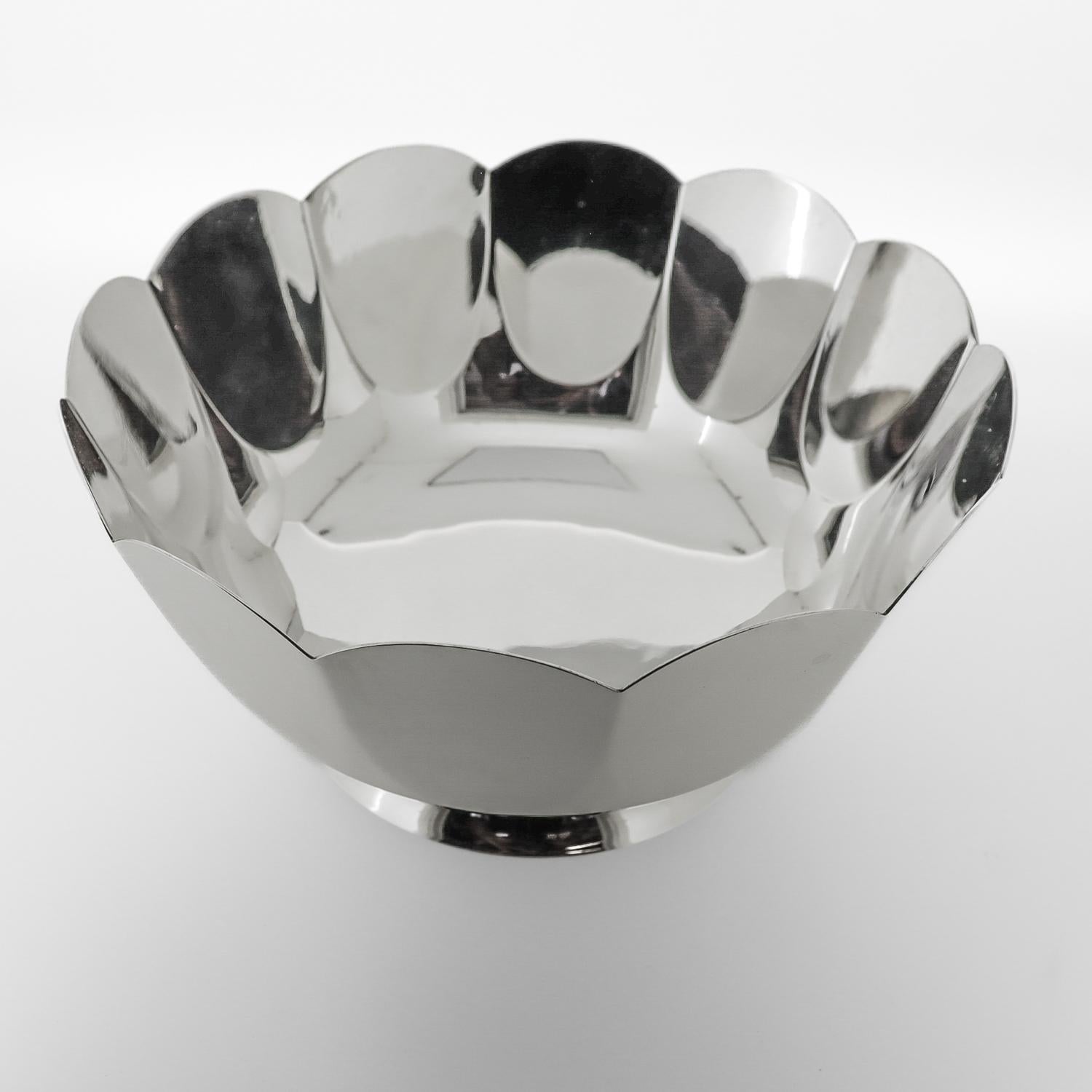 Tiffany & Co. Sterling Silver Mid-Century Paneled or Fluted Bowl For Sale 1