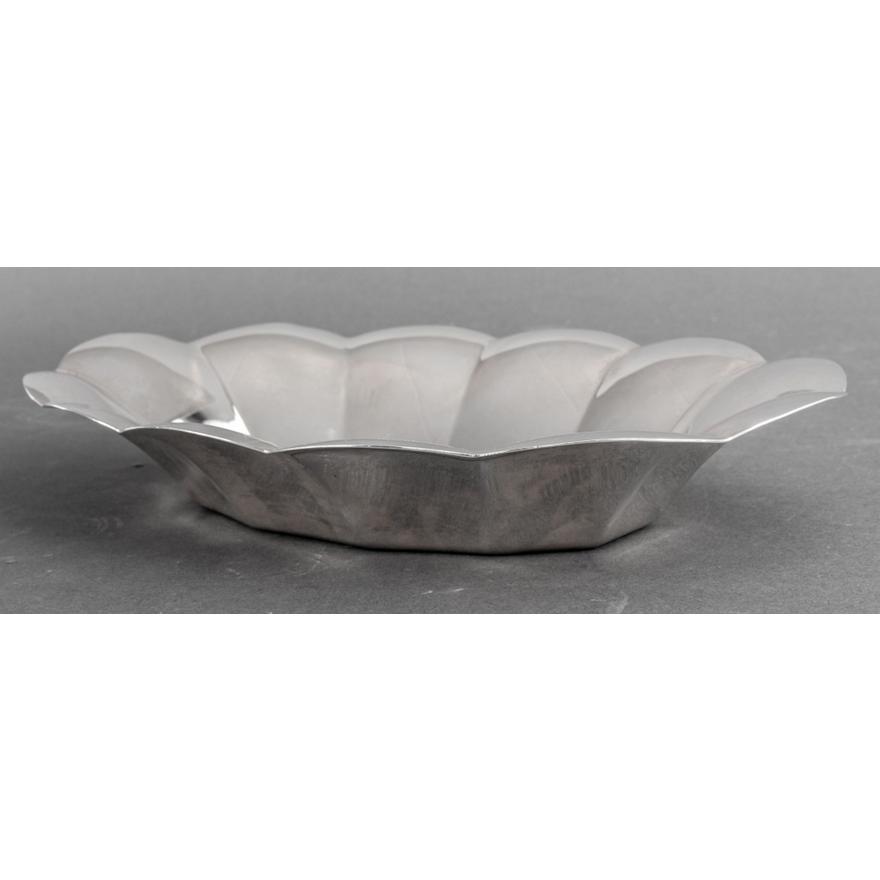 Indulge in the timeless elegance of this Tiffany & Co. Sterling Silver Mid-Century Tableware/Barware Serving Dish. Crafted to perfection, this dish bears the distinguished maker's mark, a hallmark of Tiffany & Co.'s legacy of exceptional