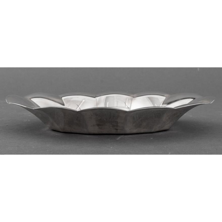 Tiffany & Co. Sterling Silver  Mid-Century Tableware/ Barware Serving Dish In Good Condition For Sale In Tarry Town, NY