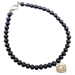 Tiffany & Co. Sterling Silber Mini Perlen Herzarmband mit Onyxkugeln aus Sterlingsilber