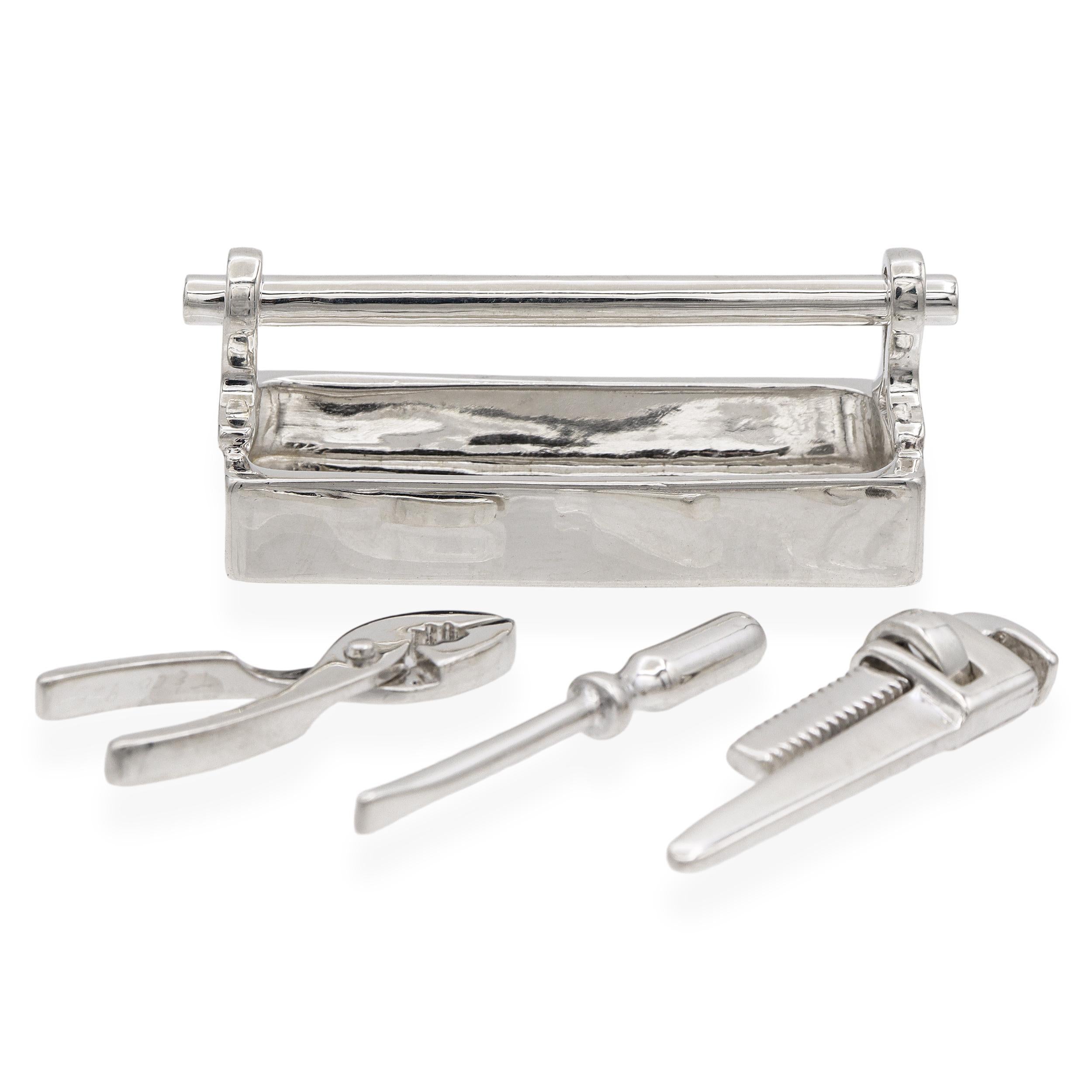 Tiffany & Co. Cassetta degli attrezzi in miniatura in argento sterling con utensili In condizioni buone in vendita a New York, NY