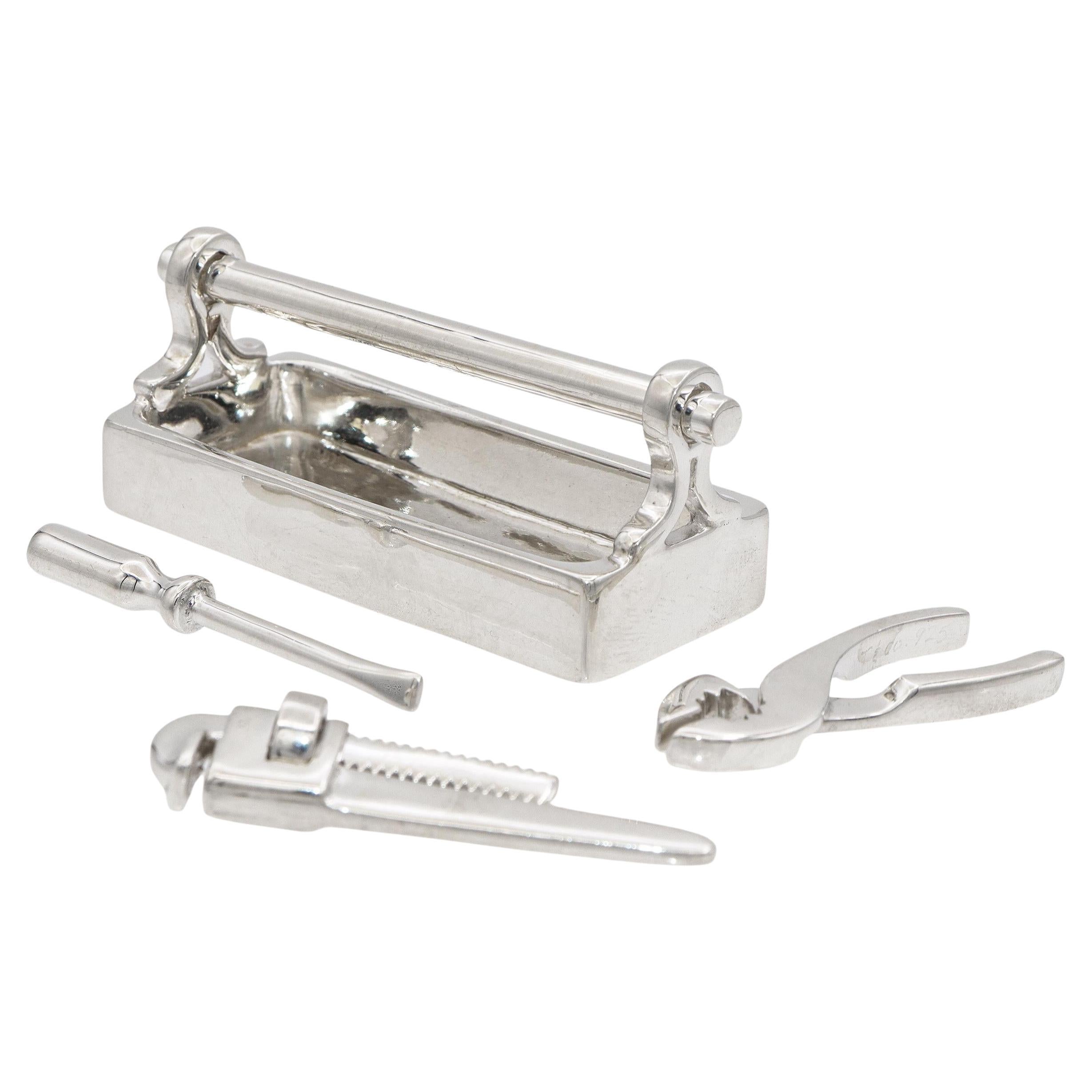 Tiffany & Co. Cassetta degli attrezzi in miniatura in argento sterling con utensili in vendita