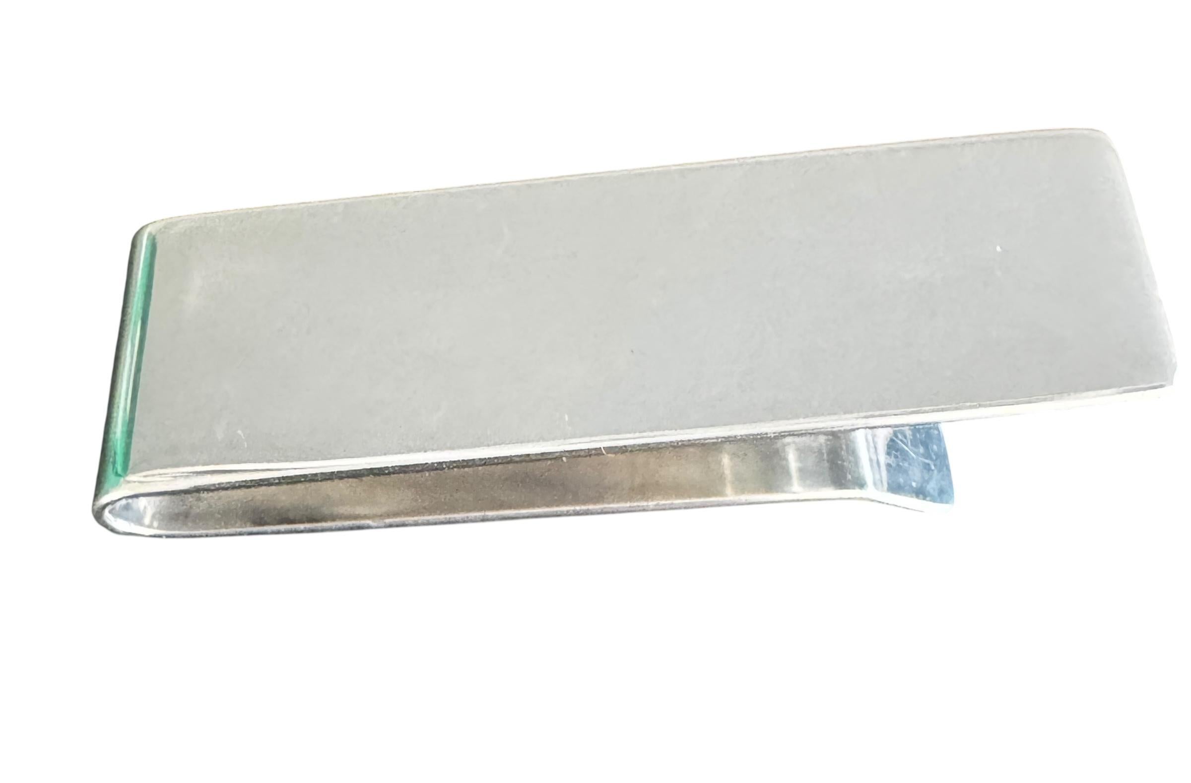 Tiffany & Co. Sterling Silver Money Clip -

This genuine Tiffany & Co. solid sterling silver money clip with classic rectangular bend design.

Size: 2 1/4