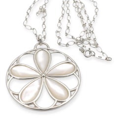 Tiffany & Co. Sterling Silver Mother of Pearl Daisy Flower Pendant Link Necklace