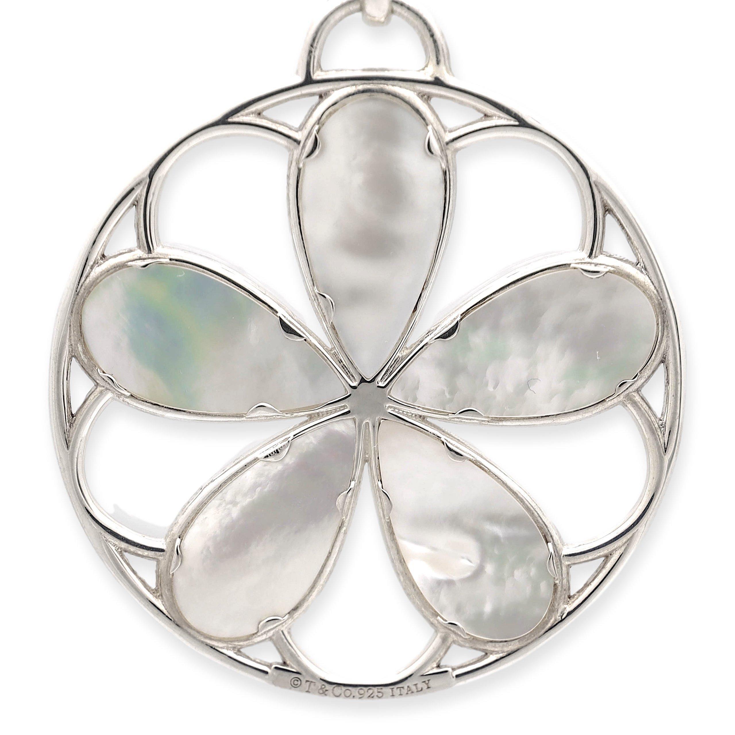Retro Tiffany & Co. Sterling Silver Mother of Pearl Daisy Flower Pendant Link Necklace For Sale