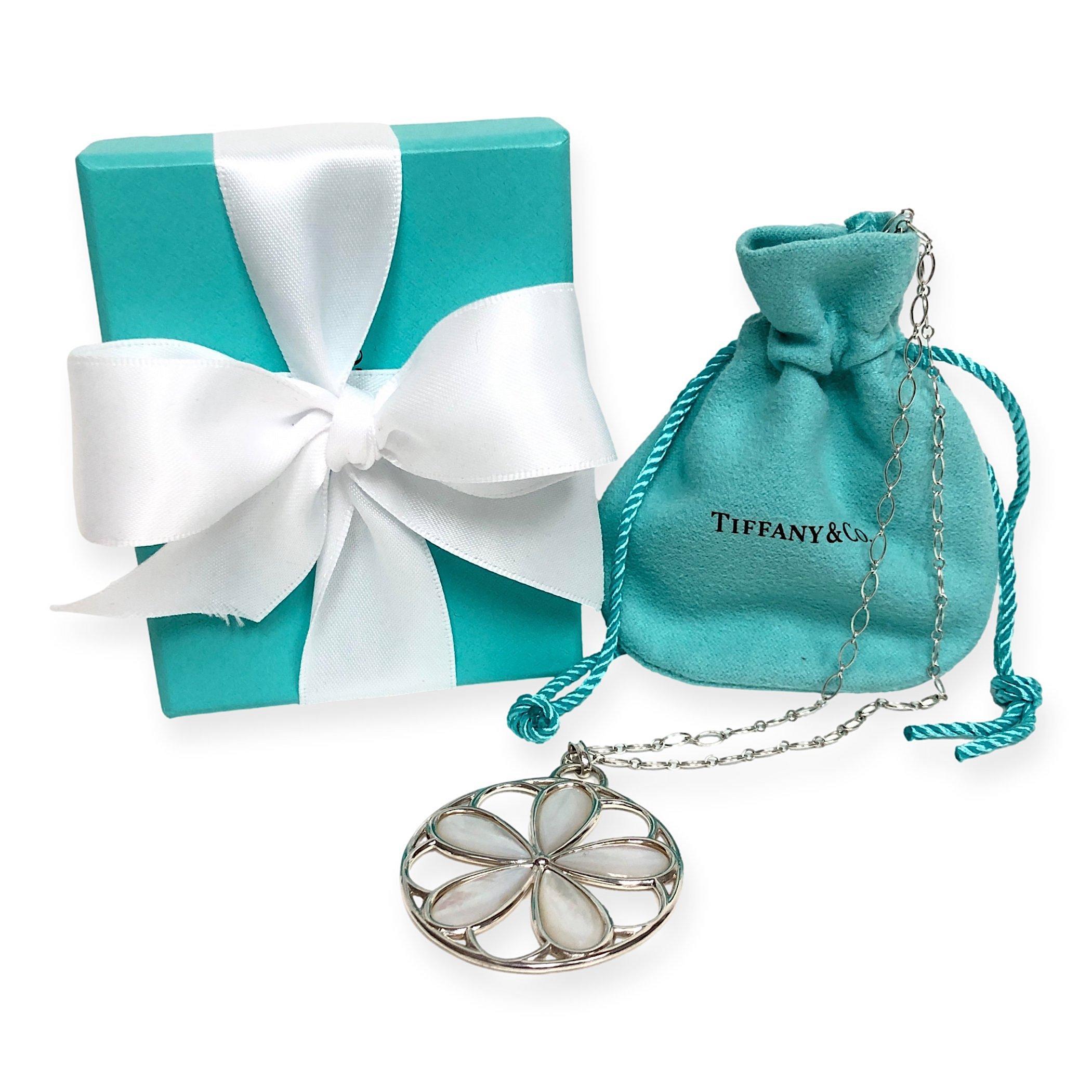 Uncut Tiffany & Co. Sterling Silver Mother of Pearl Daisy Flower Pendant Link Necklace For Sale