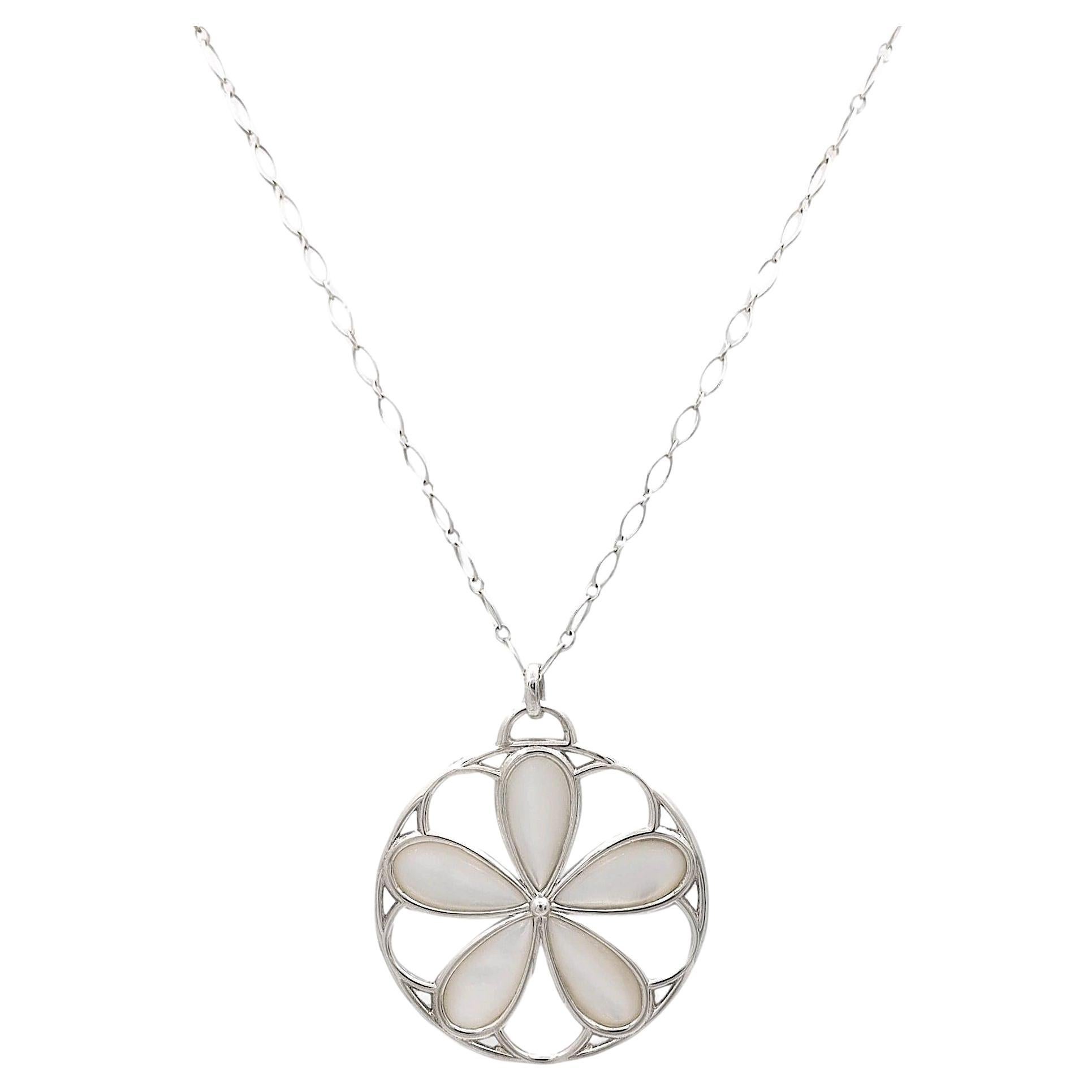 Tiffany & Co. Sterling Silver Mother of Pearl Daisy Flower Pendant Link Necklace For Sale