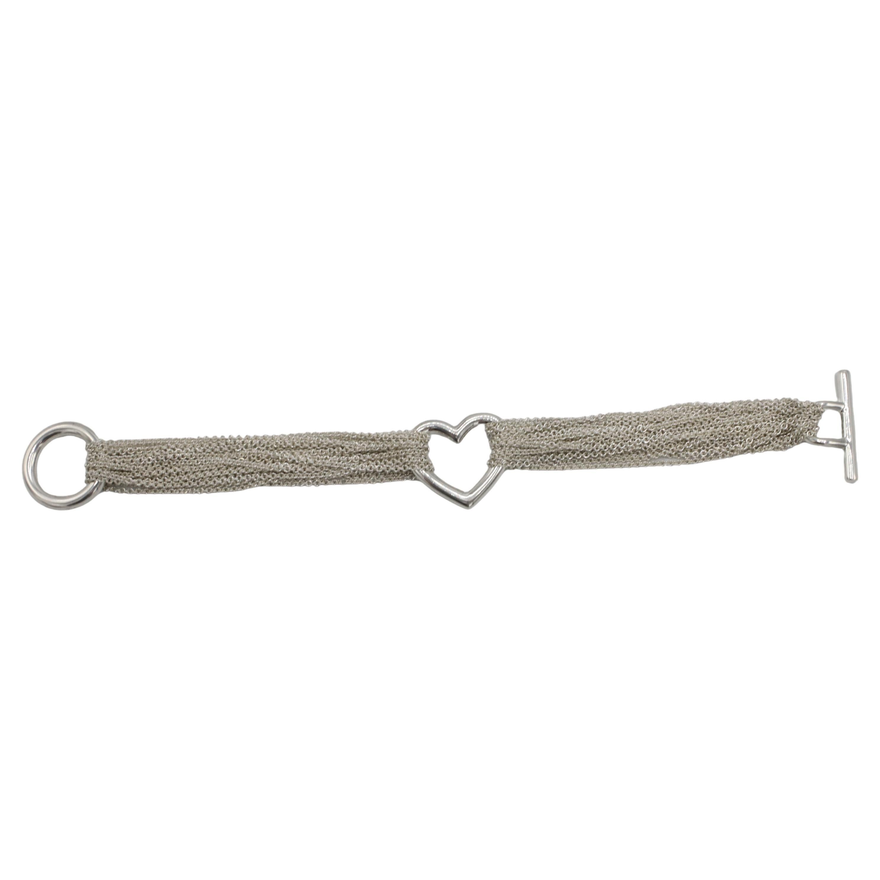 Tiffany & Co. Bracciale a cuore aperto a più fili in argento sterling 
Metallo: Argento Sterling 925
Peso: 32.3 grammi
Cuore: 23 x 22 mm
Lunghezza: Si adatta a un polso da 6,5 pollici con chiusura a moschettone.
Firmato: ©Tiffany & Co. 925
TT I-15599