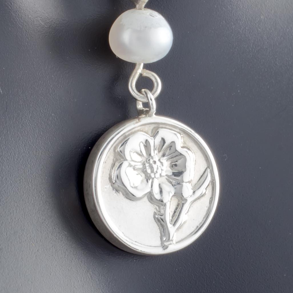 Gorgeous sterling silver jewelry set from Tiffany & Co.
Includes a Tiffany & Co chain necklace, Nature Rose earrings and Nature Rose pendant.
Pieces are in good condition and show few signs of aging or wear. (NOTE: Some visible wear on pearl (nacre