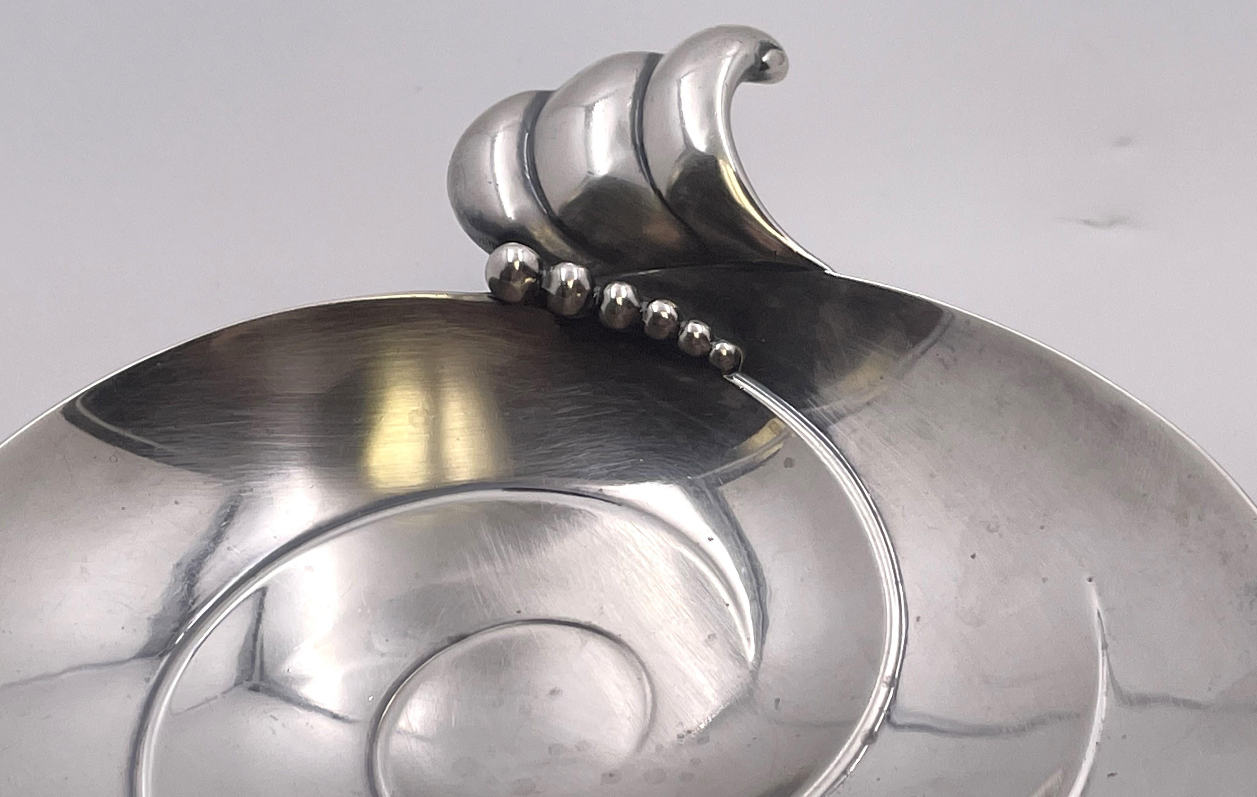 Tiffany & Co. Plato para frutos secos / caramelos de plata de ley en estilo moderno de mediados de siglo Estadounidense en venta