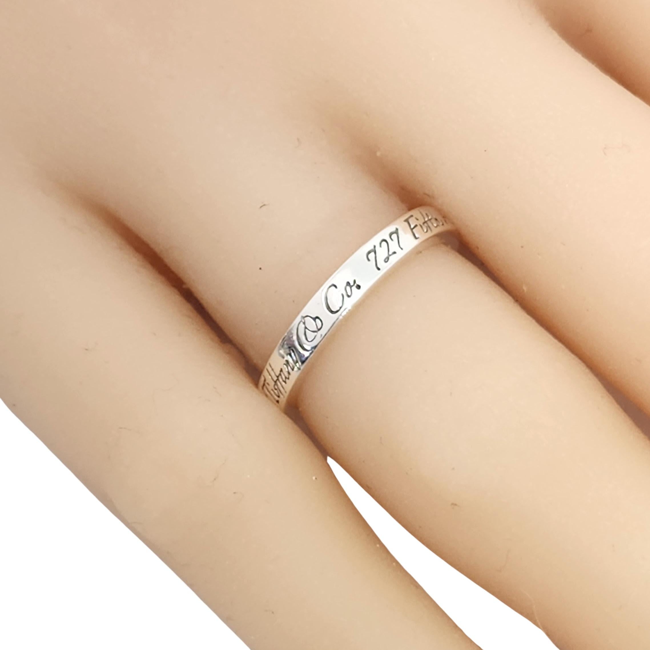 Tiffany & Co New York Address Notes Narrow Band Ring Taille 5,25 n°13007 en vente 5