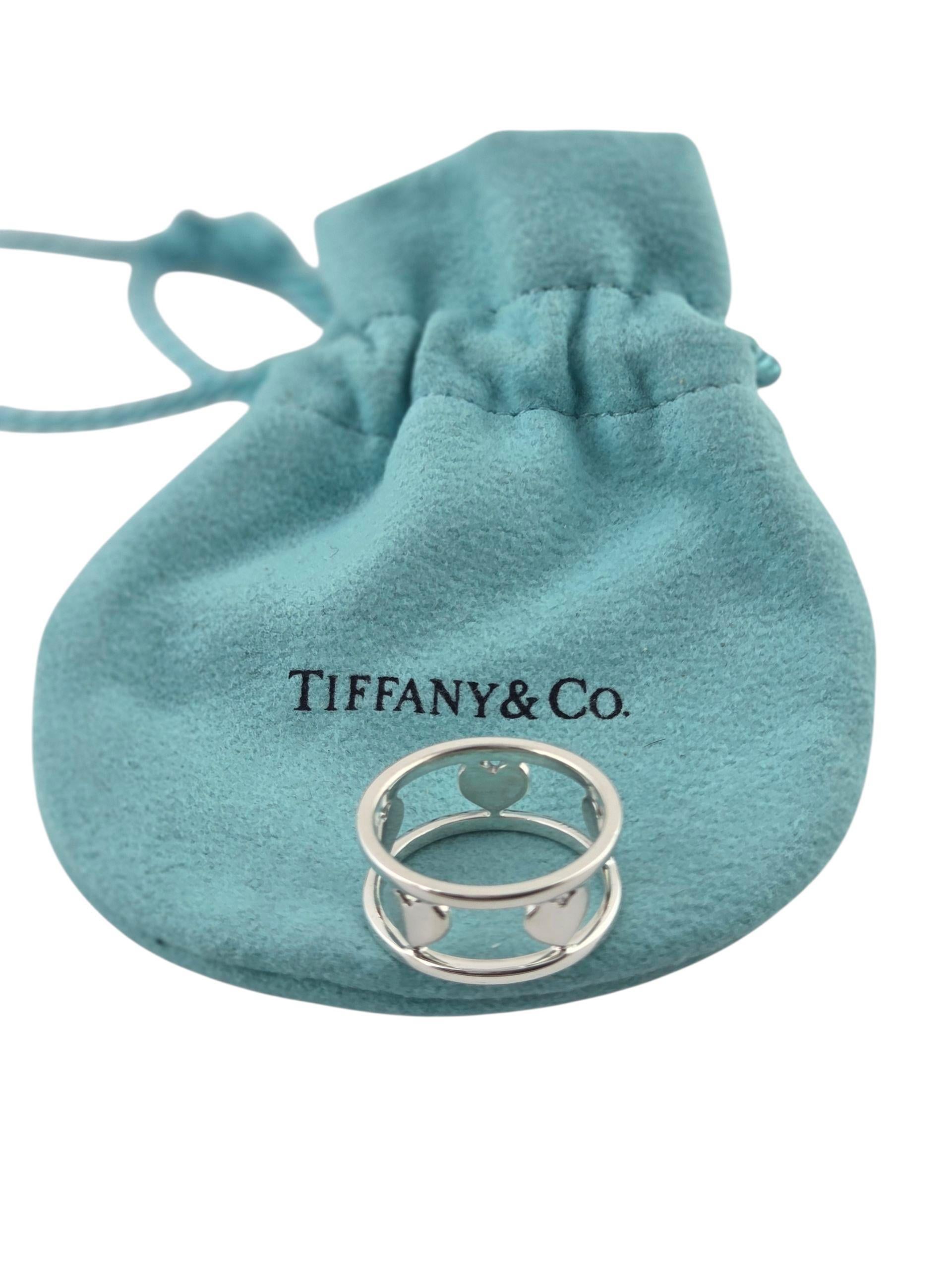 Tiffany & Co. Anello a cuore a fascia aperta in argento 925 con astuccio #23812 In condizioni buone in vendita a Washington Depot, CT