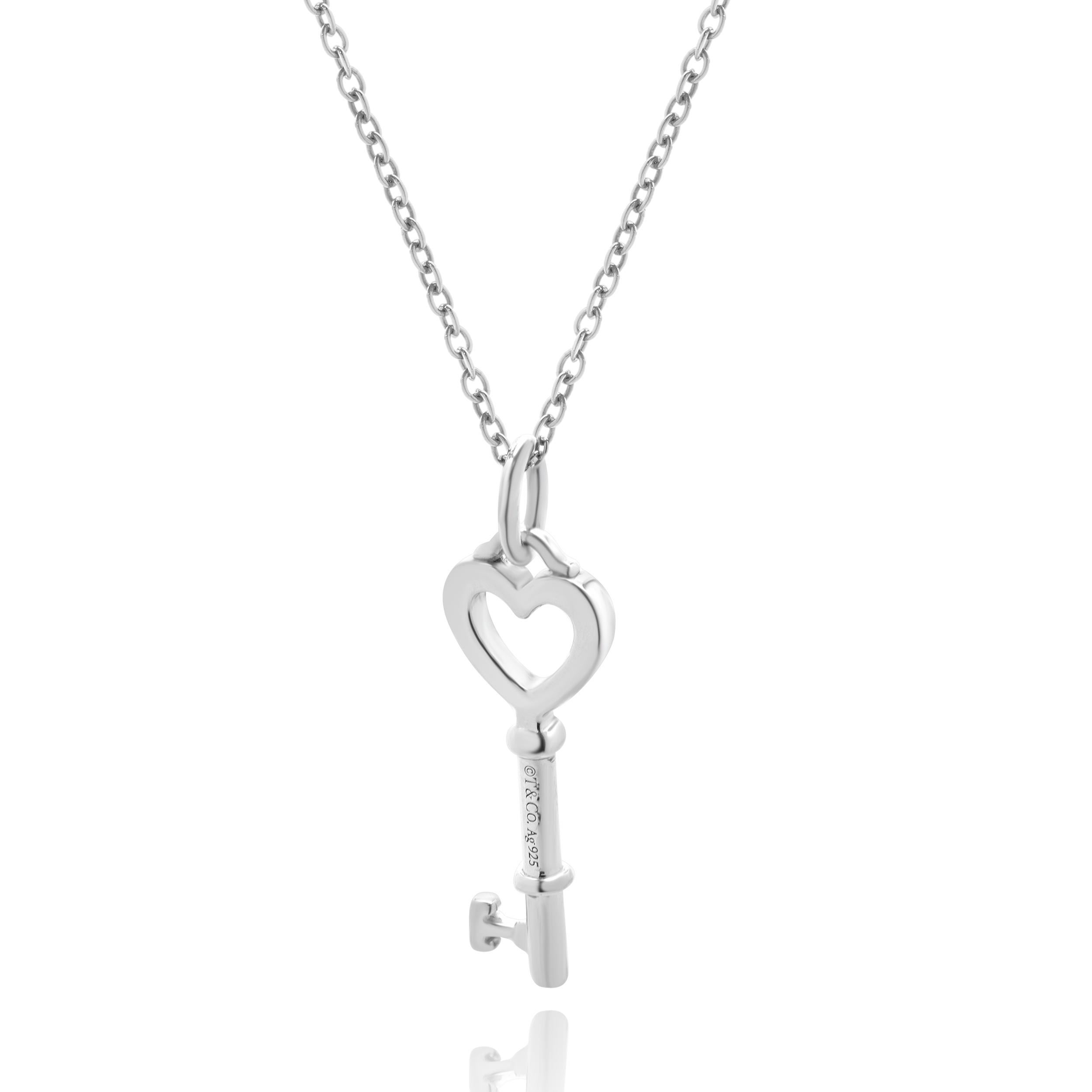 Designer: Tiffany & co.
Material: sterling silver
Dimensions: necklace measures 18-inches in length
Weight: 3.18 grams