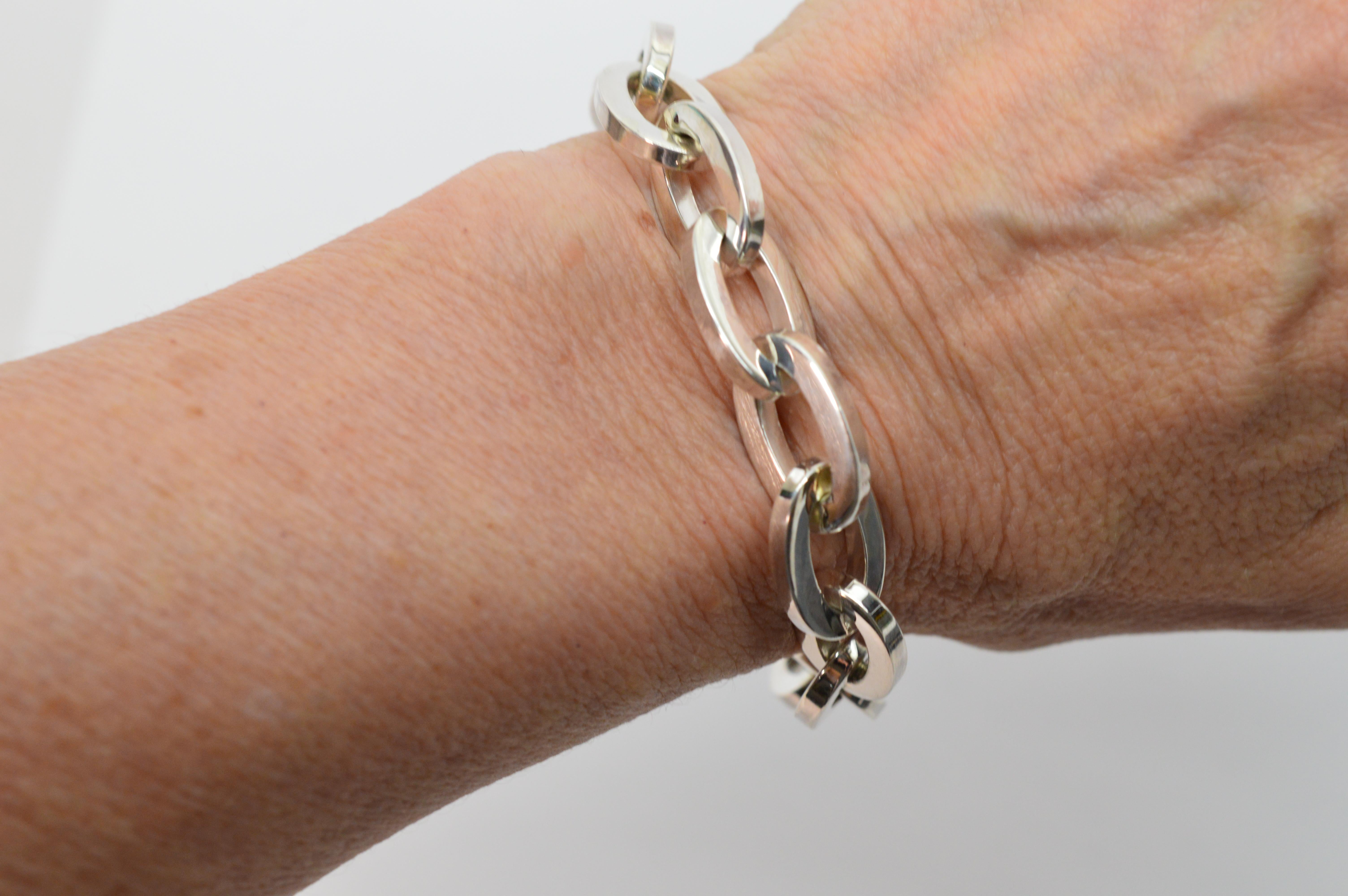 Tiffany & Co. Sterling Silver Oval Chain Link Bracelet In Good Condition In Mount Kisco, NY