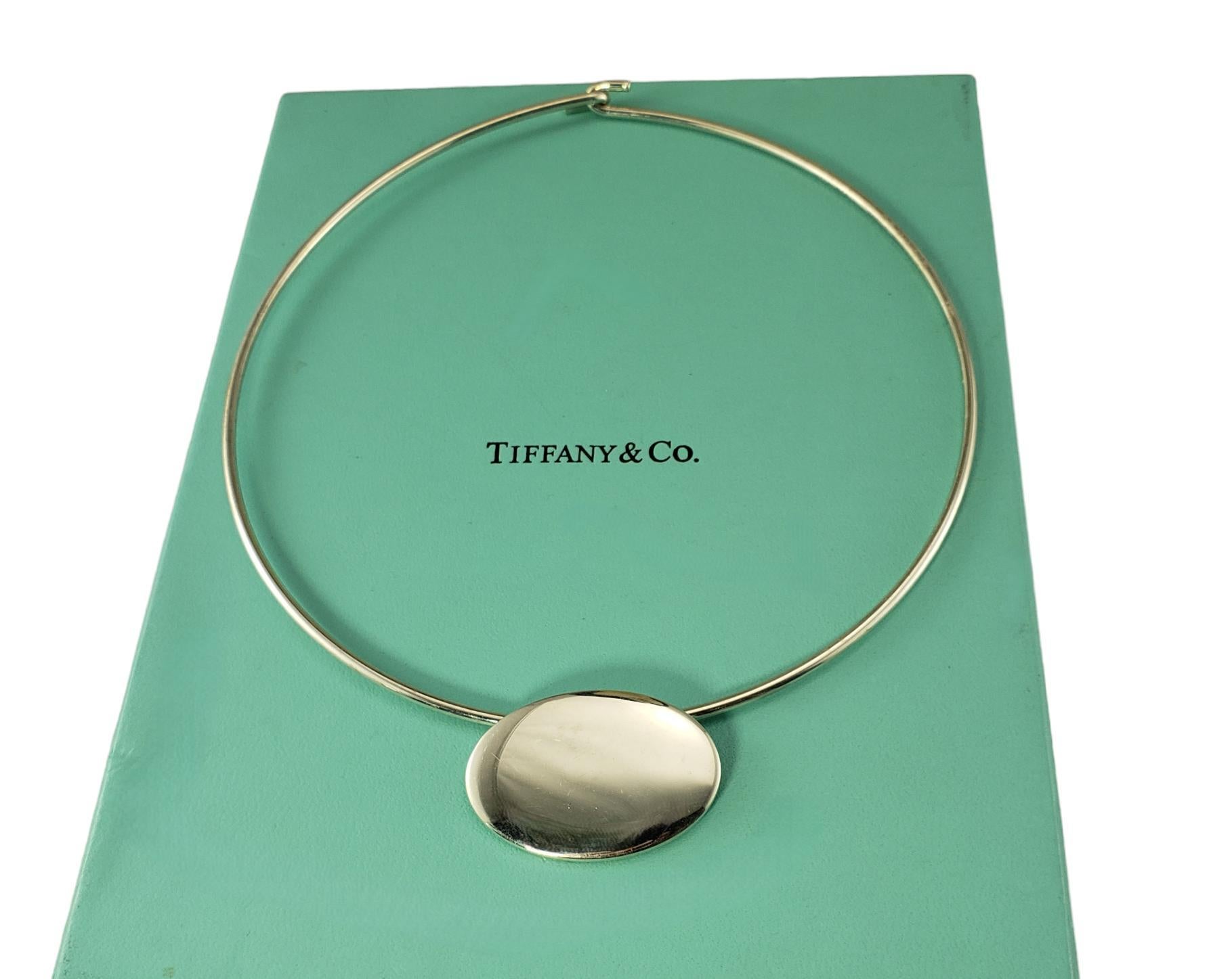 Tiffany & Co. Sterling Silver Oval ID Tag Necklace

This classic sterling silver necklace by Tiffany & Co. features an oval ID tag (width: 25 mm) and hook closure. 

Matching bracelet: #17302

Size: 16 inches

Hallmark: TIFFANY & CO.  925

Weight: 