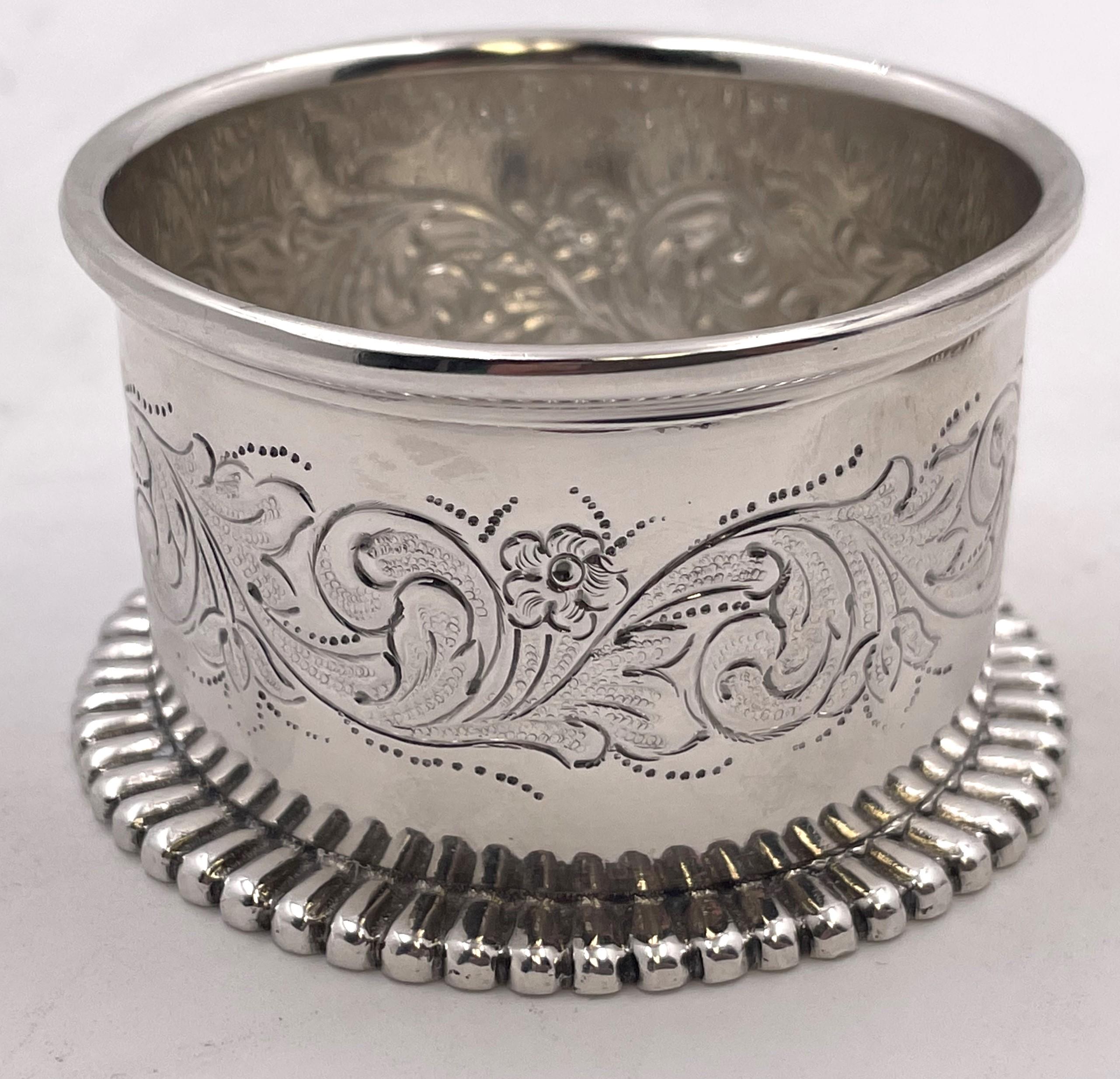 Danois Tiffany & Co. Paire de pots à caches en argent avec motifs floraux en vente