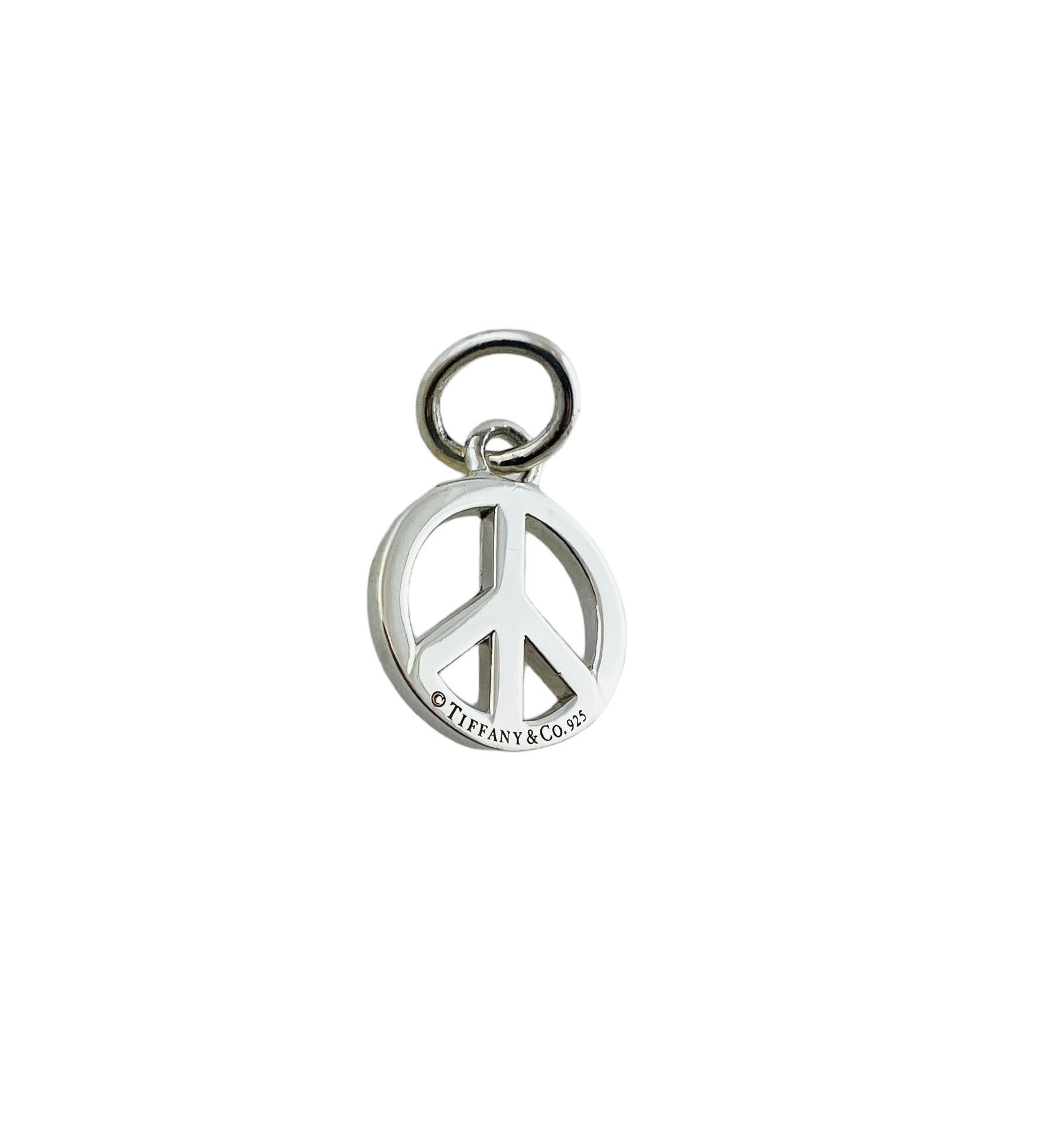 Vintage Tiffany & Co. Sterling Silver Peace Sign Pendant 

This Tiffany & Co. Peace sign pendant is set in sterling silver

It is approx. 21mm x 16mm x 2 mm

Stamped Tiffany & Co. 925

Very good preowned condition. Just polished by our