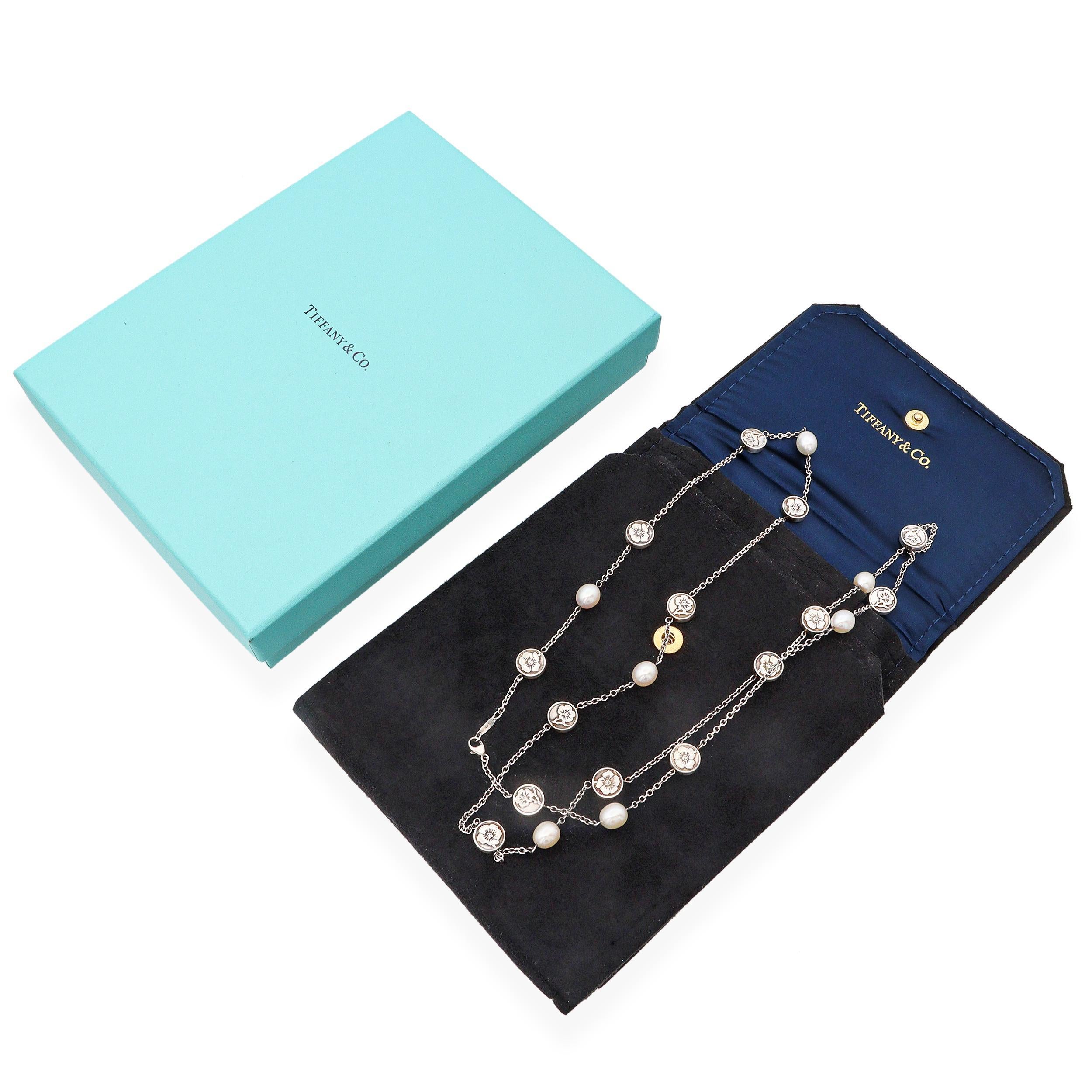 Tiffany & Co. Collana con perle Nature Rose Station in argento 925 In condizioni buone in vendita a New York, NY