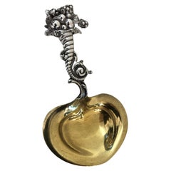 Tiffany & Co. Petite aiguière en argent sterling en forme de cœur en forme de corne d'abondance avec baies