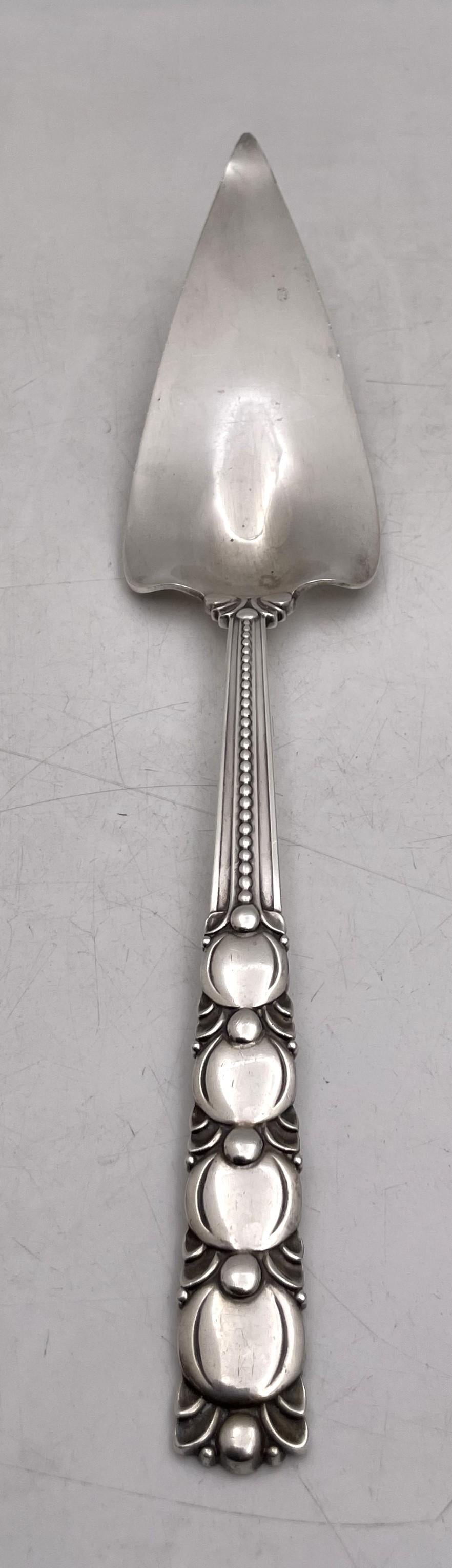 Tiffany & Co. sterling silver pie or cake server in the Tomato pattern and in Art Deco style with an elegant, geometric style, measuring 12'' in length, and bearing hallmarks as shown. The motif traditionally known as Tomato or Pumpkin Vine was