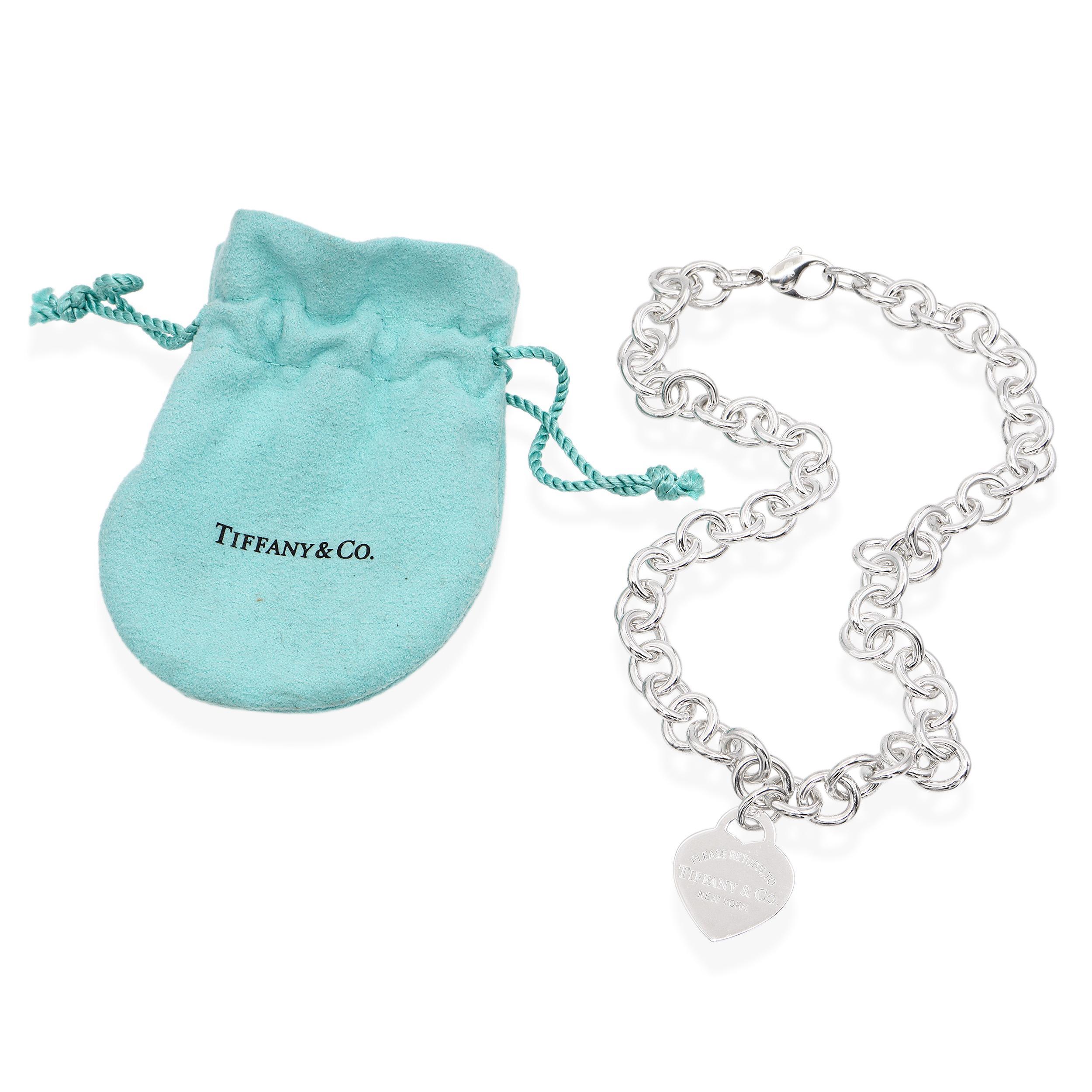 Un'iconica collana in argento Tiffany & Co. con la firma 