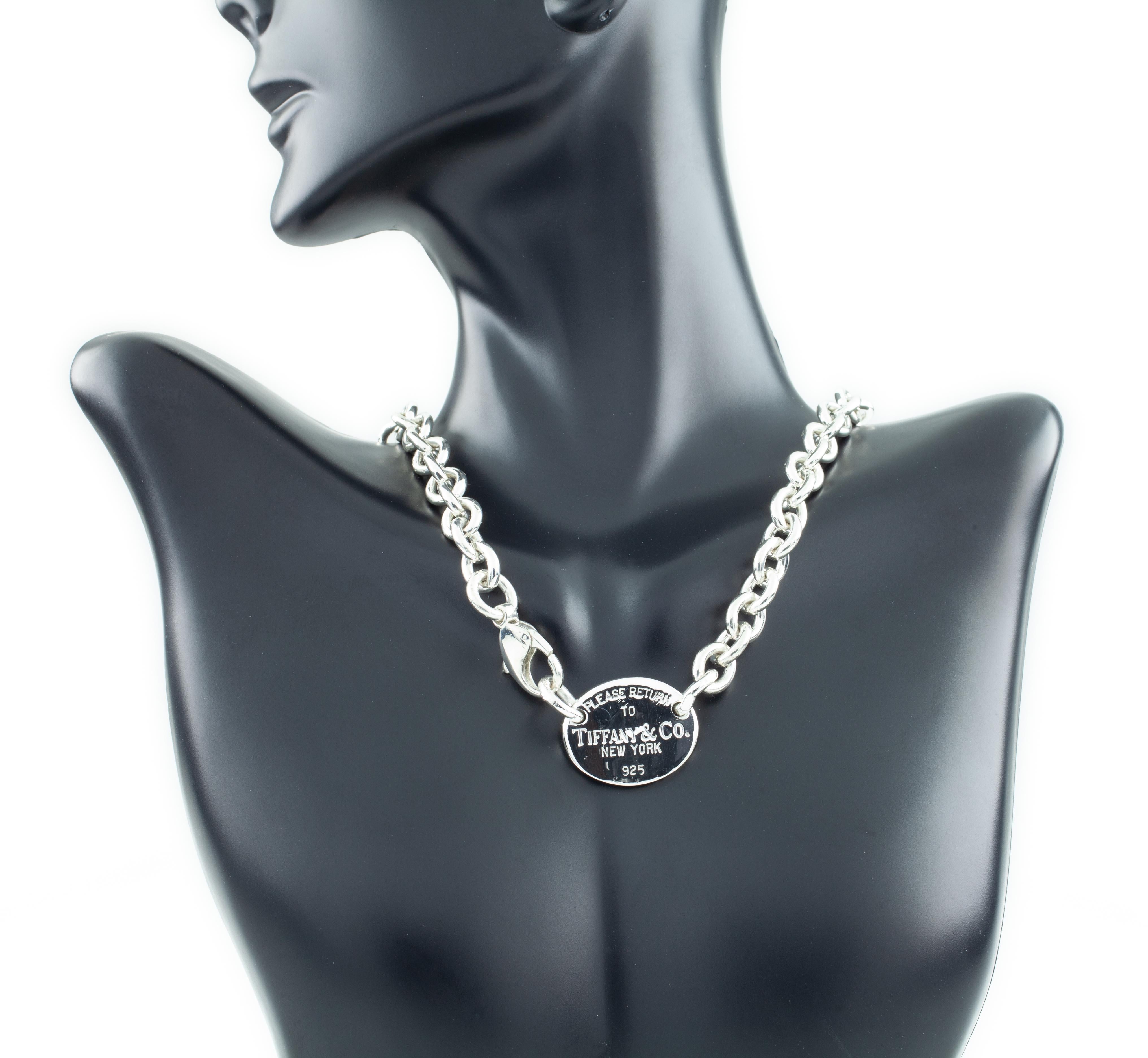 Splendido esemplare di Tiffany & Co. in argento sterling. Collana con charme 