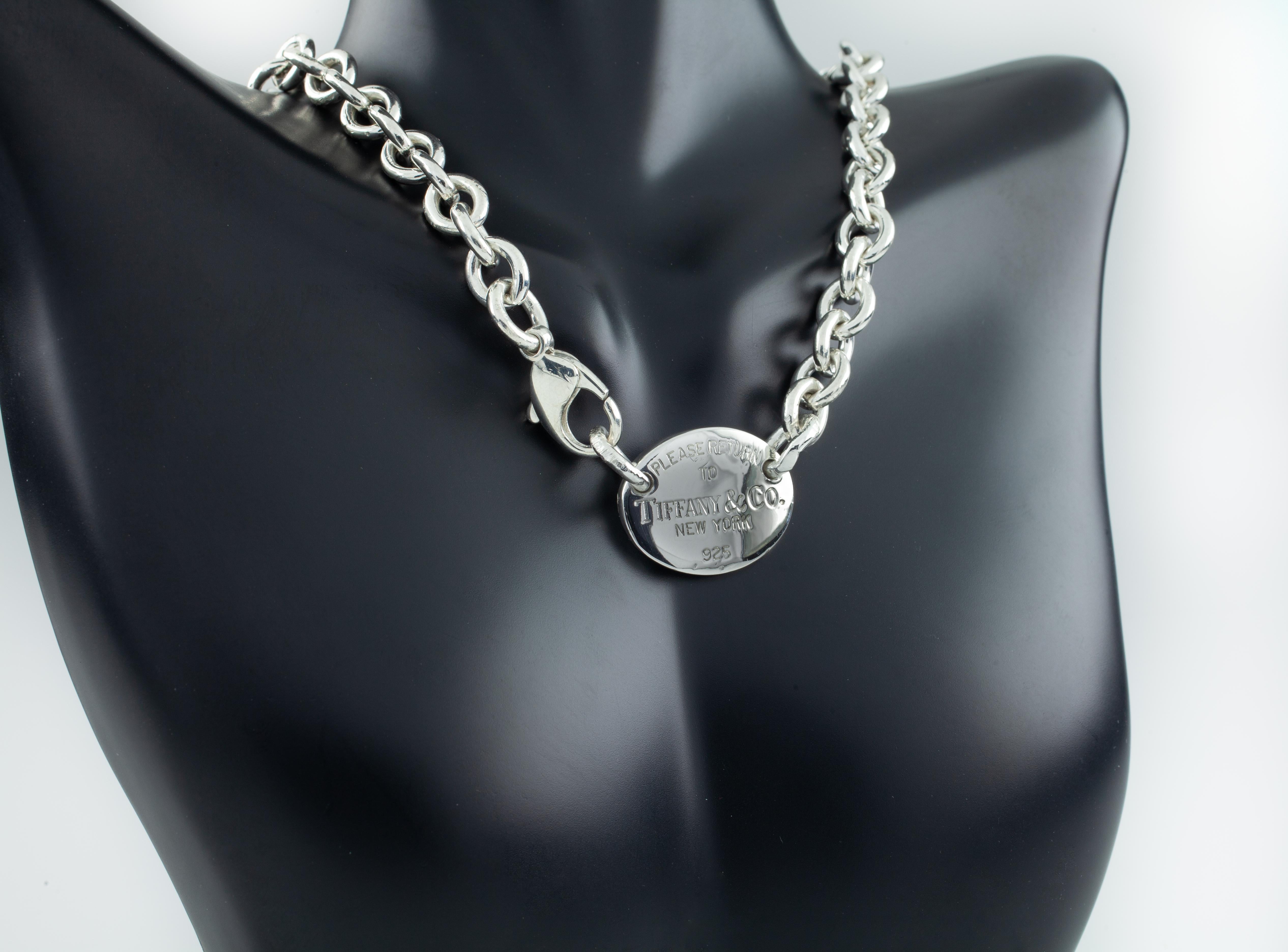 Moderno Tiffany & Co. Collana con charm ovale 