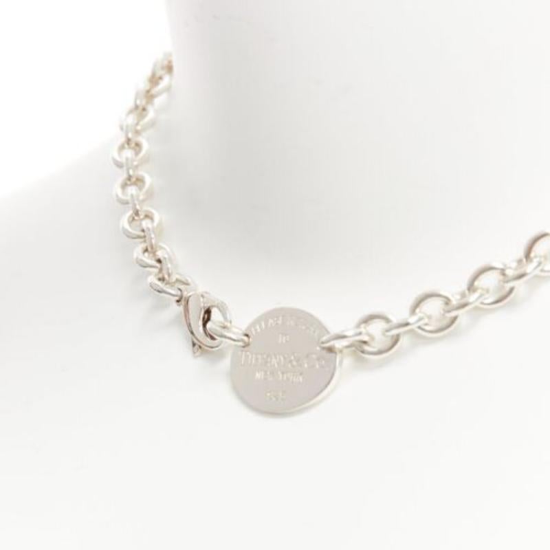 TIFFANY & CO sterling silver Return To pendent short choker necklace
Reference: WEWN/A00019
Brand: Tiffany & Co
Model: Return To
Material: Silver
Color: Silver
Pattern: Solid
Closure: Lobster Clasp
Lining: Silver Silver

CONDITION:
Condition: Very