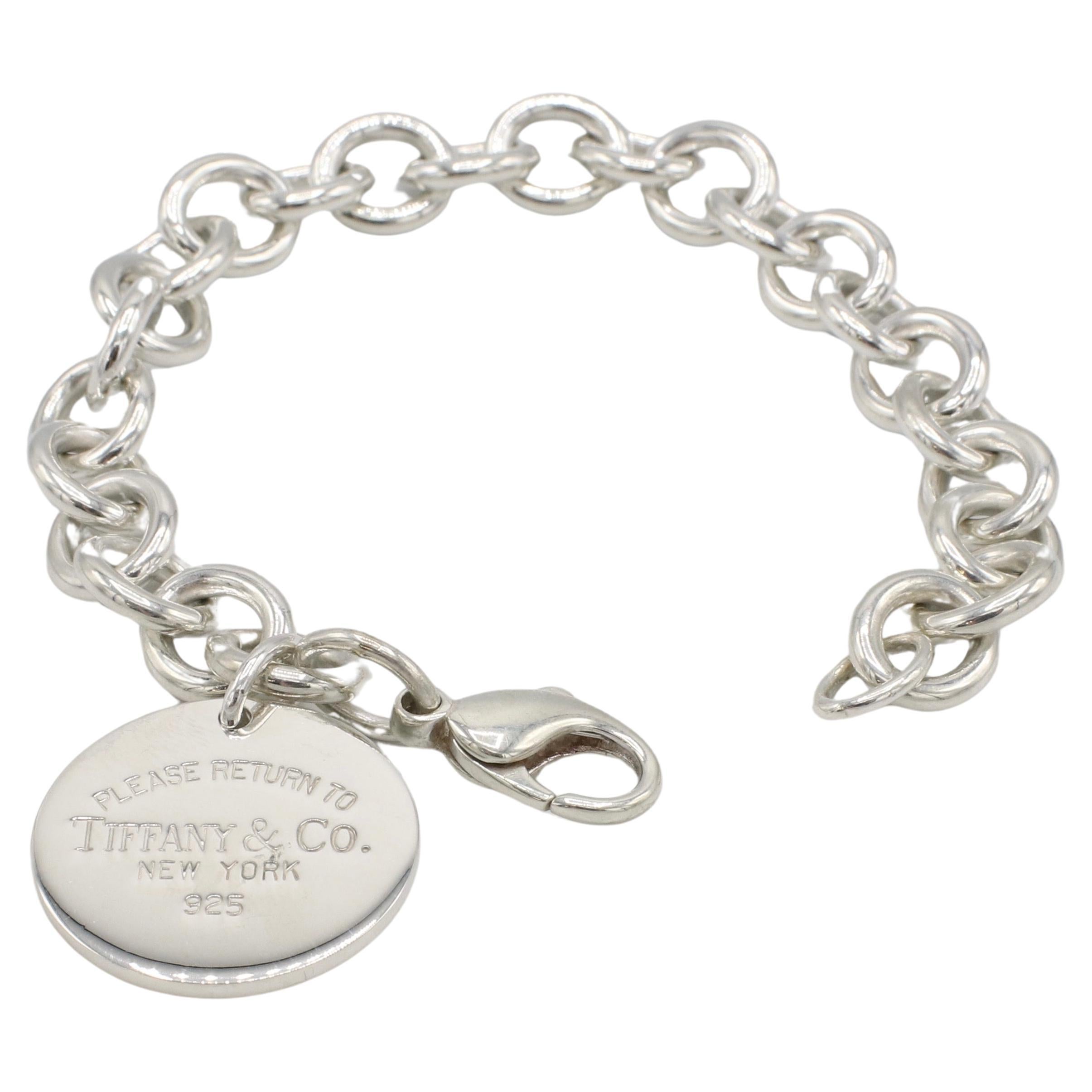 Tiffany & Co. Sterling Silver Return to Tiffany & Co. Circle Charm Link Bracelet 
Metal: Sterling silver 925
Weight: 36 grams
Charm: 24mm
Links: 10 x 11mm
Length: 7 inches 
Signed: PLEASE RETURN TO TIFFANY & CO. NEW YORK 925 
