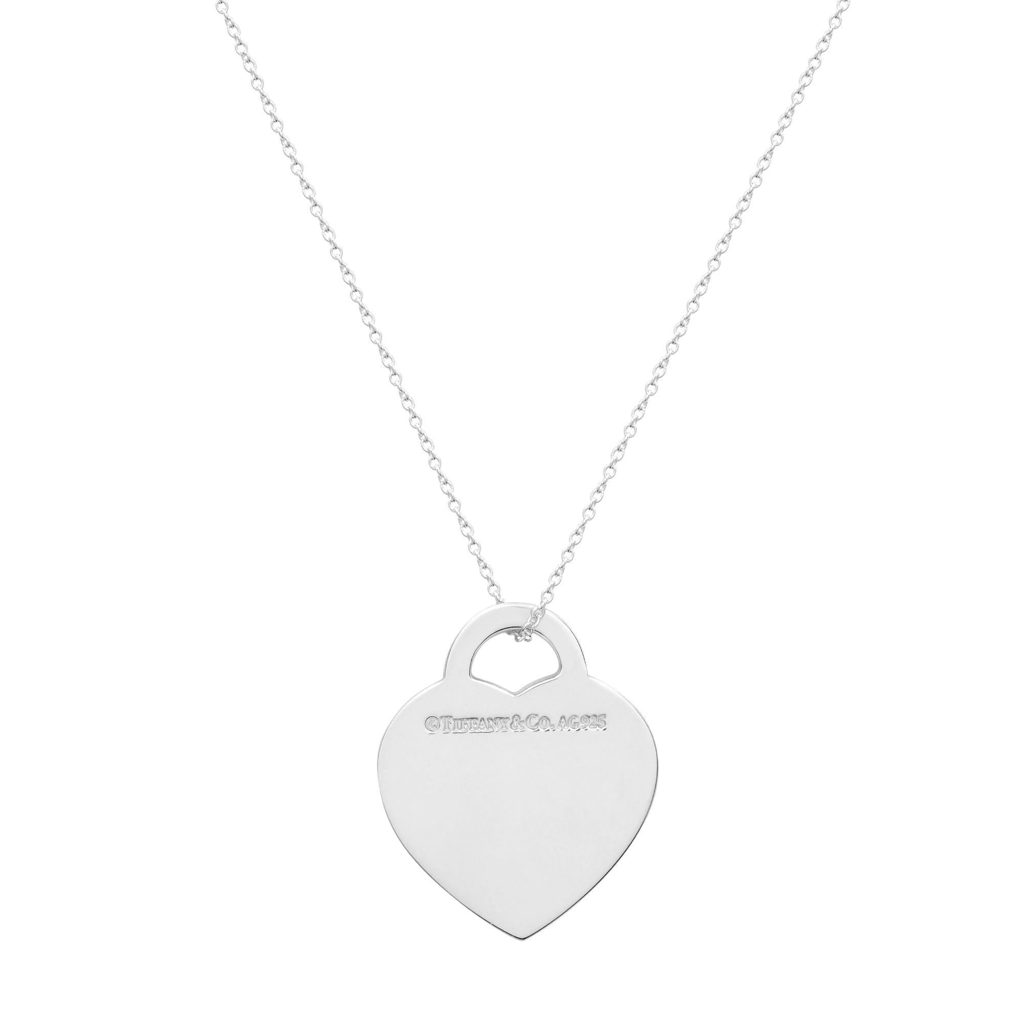 Simple yet elegant the Return to Tiffany heart pendant necklace designed in sterling silver 925. This heart tag pendant comes with engraving on the front and stamped on the back. Necklace length: 15 Inches. Pendant Size: 25.3mm x 20.7mm. Total