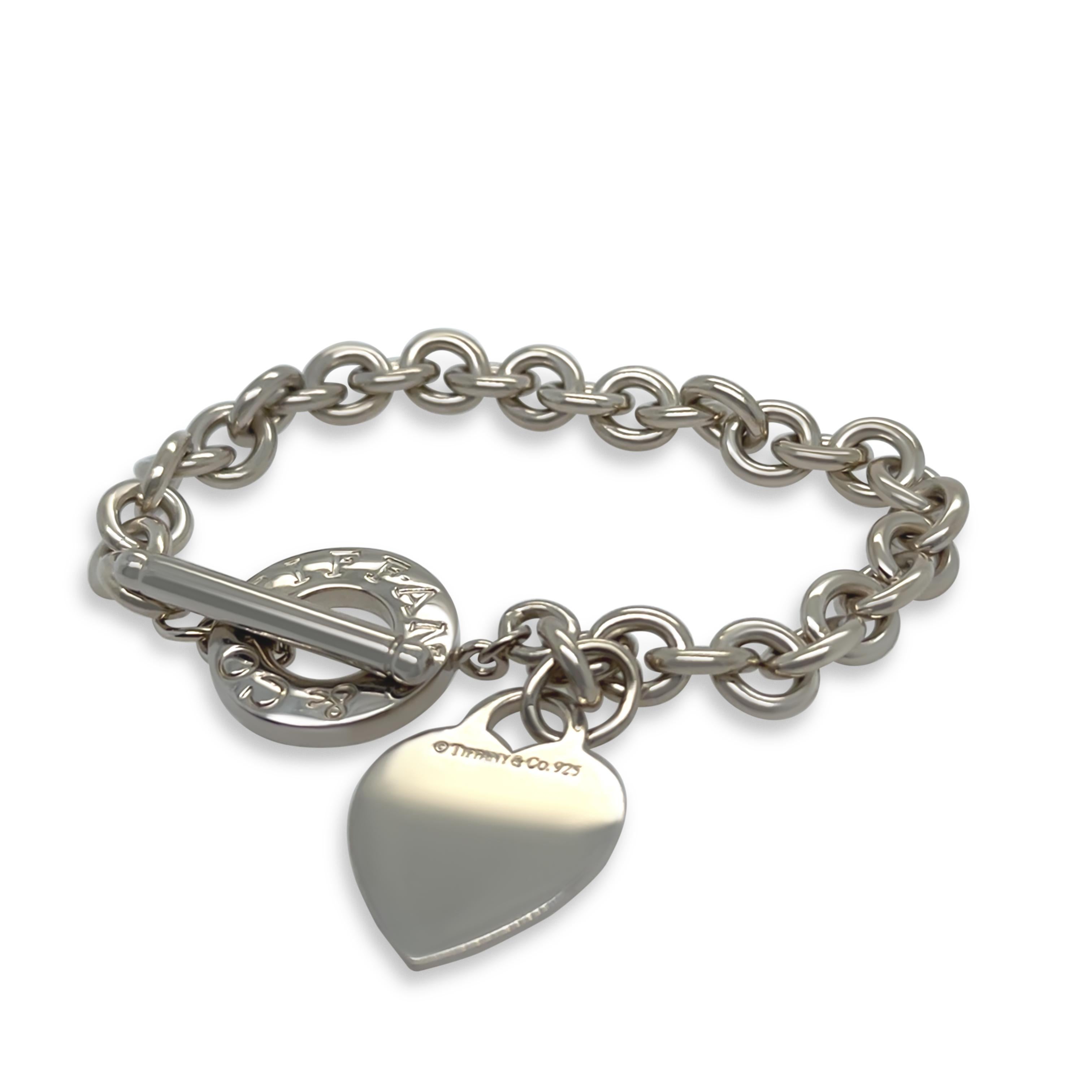 This iconic Tiffany & Co. Return to Tiffany™ Heart Tag Toggle Bracelet is crafted in sterling silver, featuring a classic medium-sized heart tag and a large toggle clasp. The bracelet’s timeless design embodies Tiffany’s enduring style and
