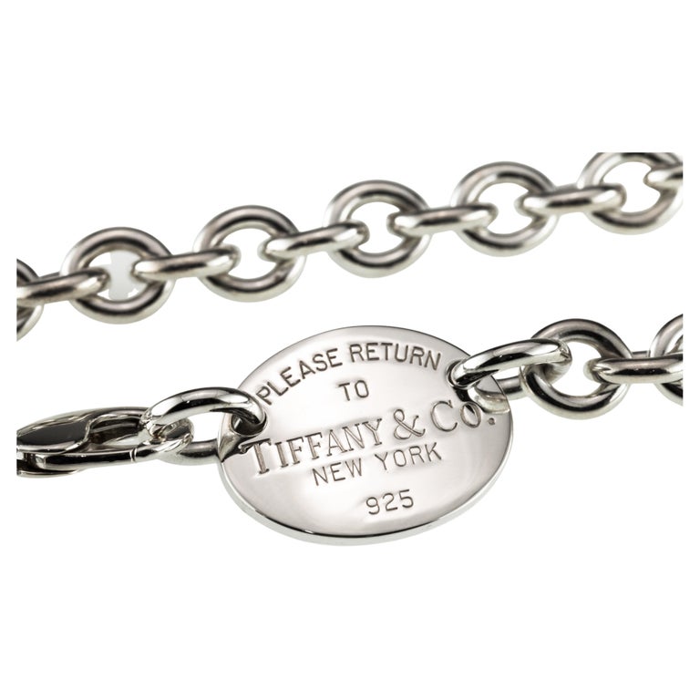 Tiffany and Co. Collier à breloques en argent sterling avec étiquette ovale  "Return to Tiffany" de 15 pouces sur 1stDibs