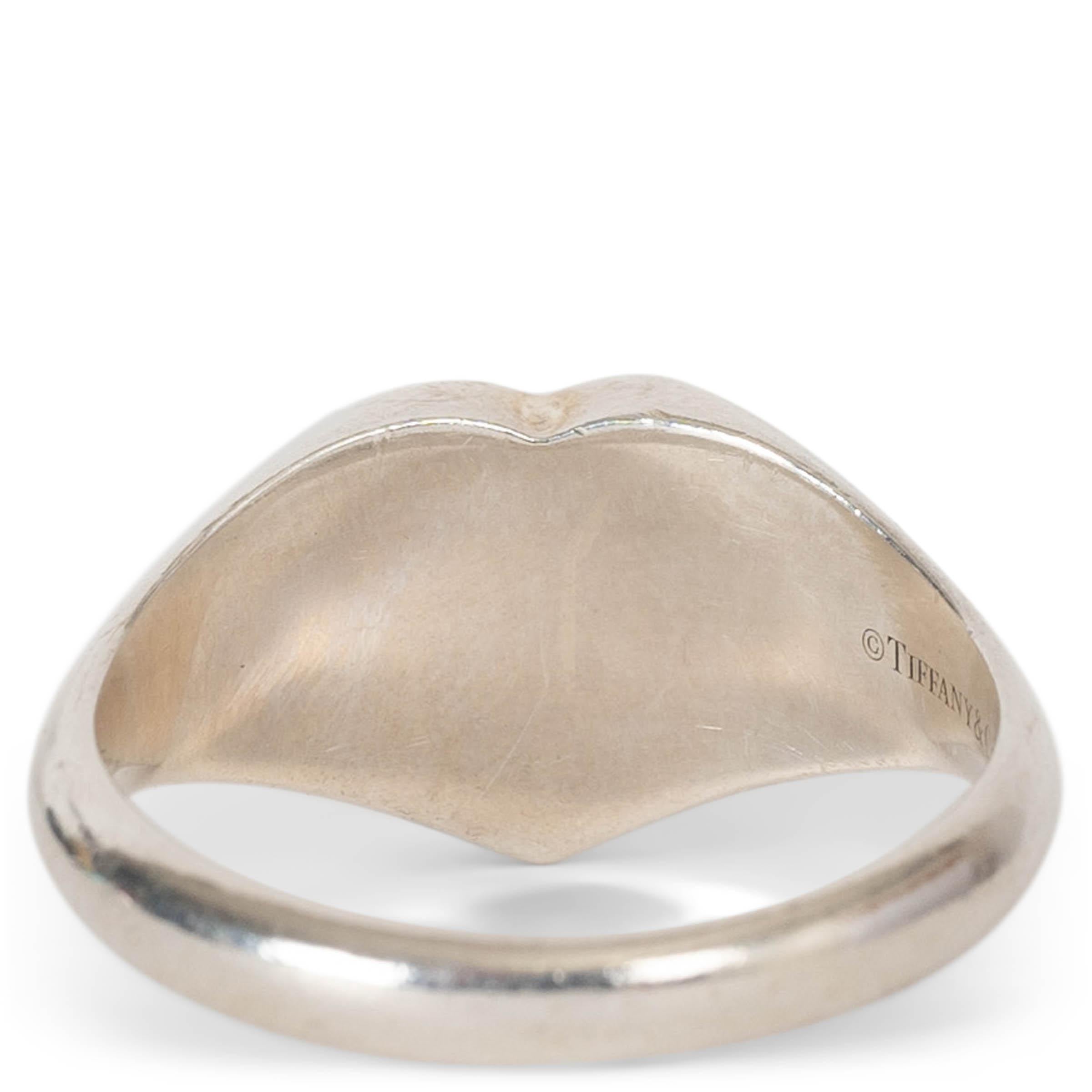 TIFFANY & CO sterling silver RETURN TO TIFFANY SMALL HEART SIGNET Ring 57 In Good Condition For Sale In Zürich, CH