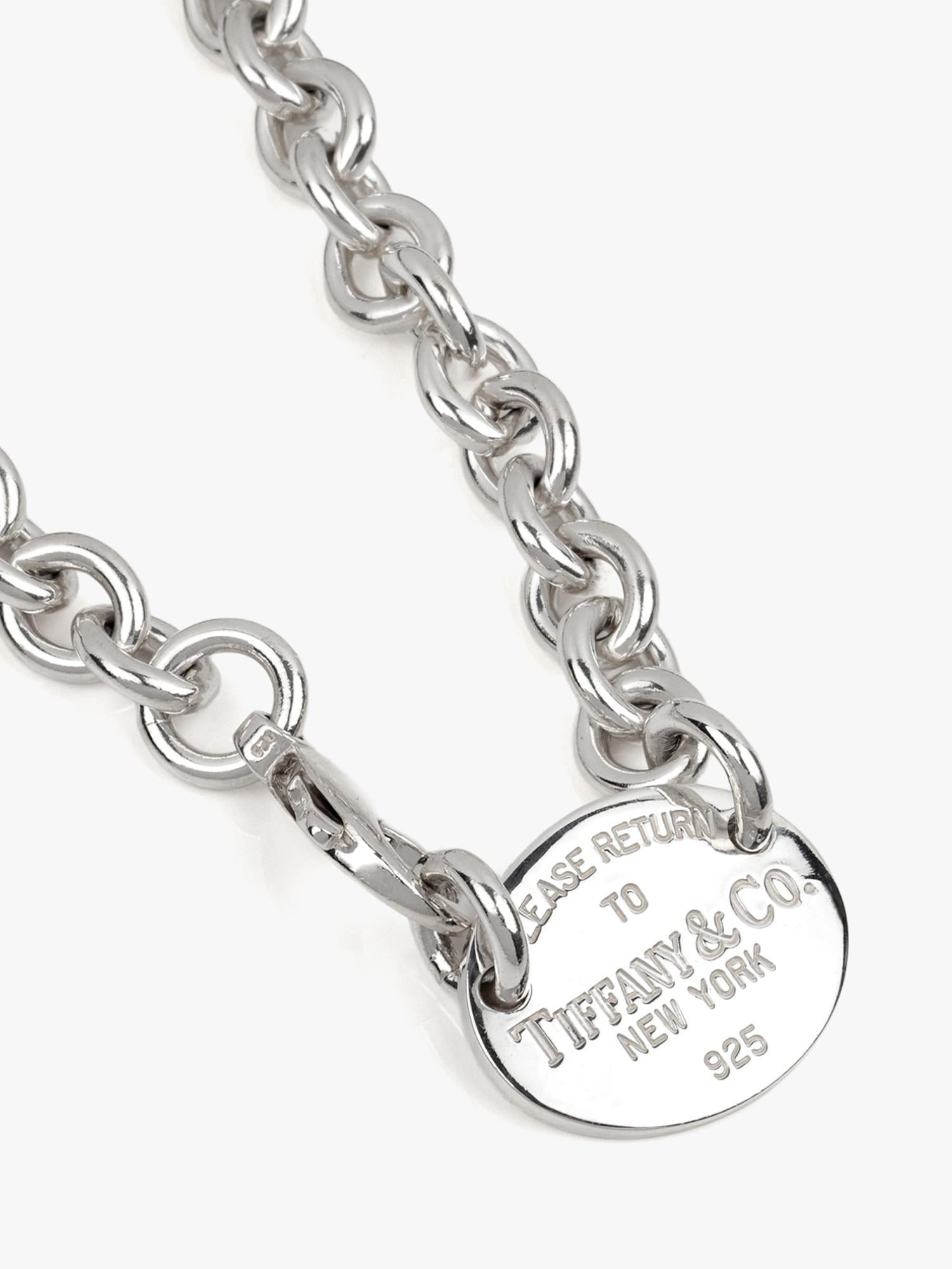 Tiffany & Co. Collier à breloques en argent Sterling Return to Tiffany

Détails du produit
Xupes Ref : J1574
Marque : Tiffany & Co.
Modèle : Collier à breloques Tag
Type : Collier
PRIX DE VENTE CONSEILLÉ : 910
Matériau(x) : Argent