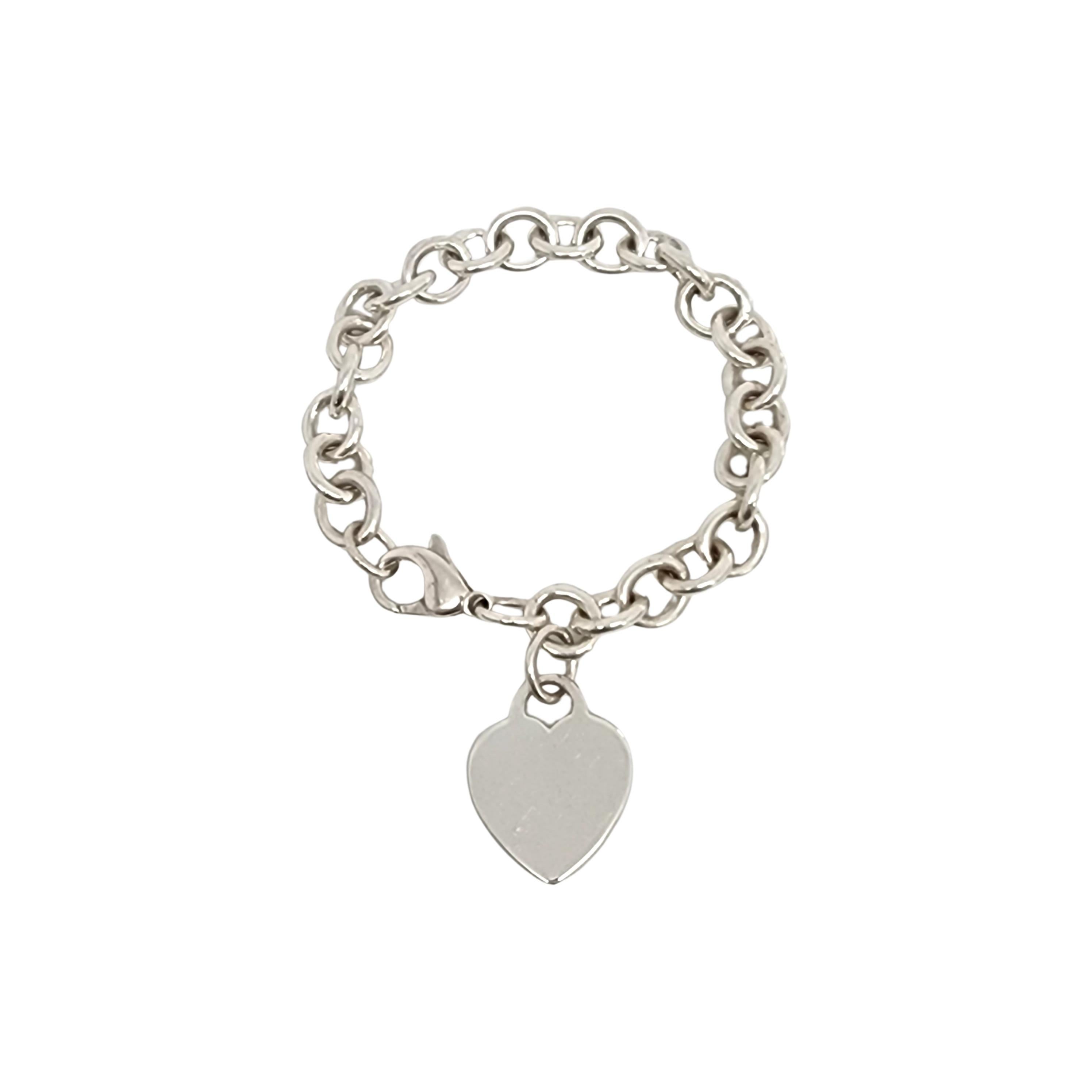 Tiffany & Co sterling silver rolo link bracelet with blank heart tag.

Authentic Tiffany bracelet featuring rolo links with a lobster claw closure. Smooth polished blank heart tag dangles from a rolo link. Does not include Tiffany & Co box or