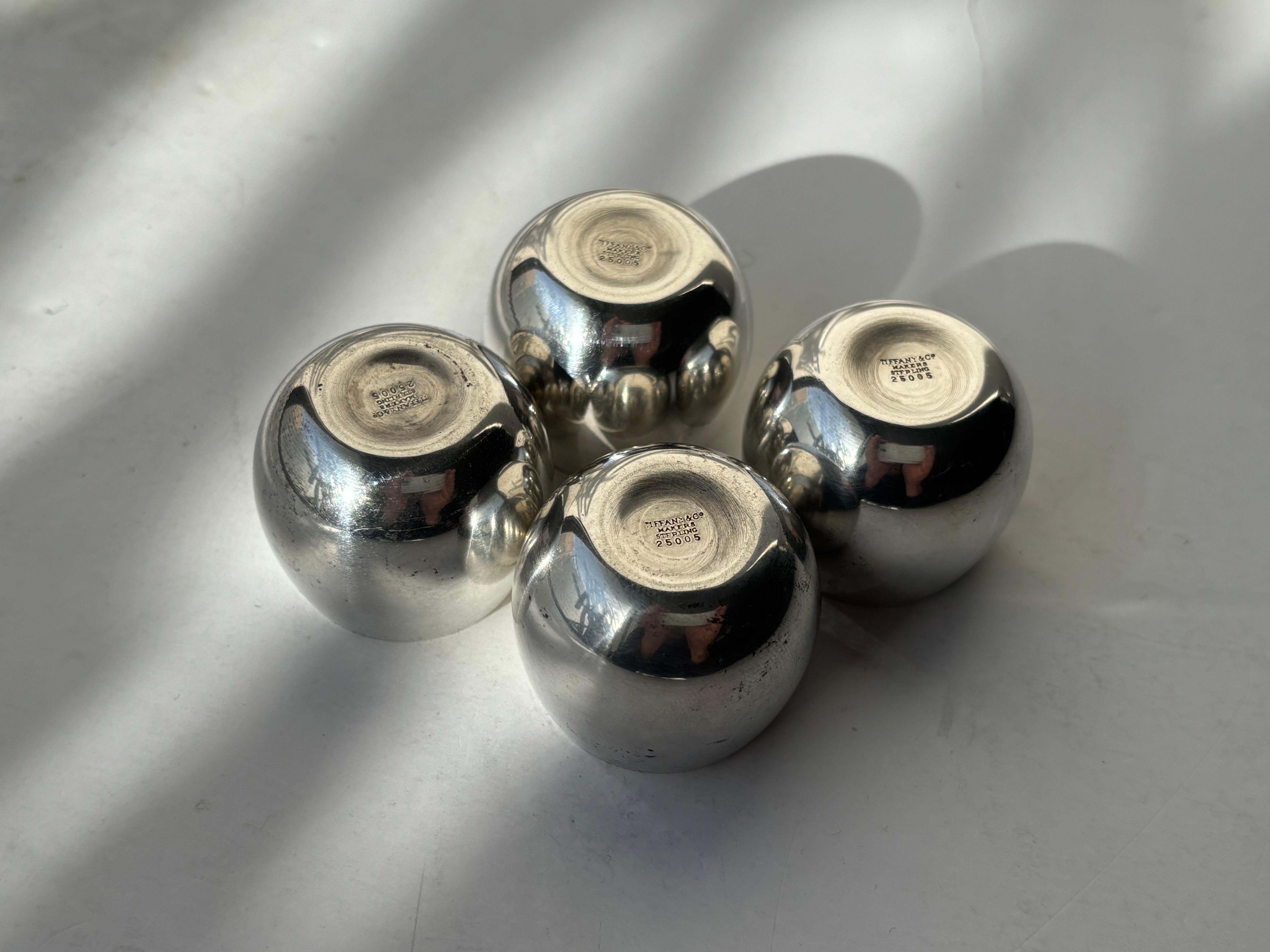Juego de 4 chupitos/vasos de plata de ley de Tiffany & Co nº 25005 Metalistería en venta