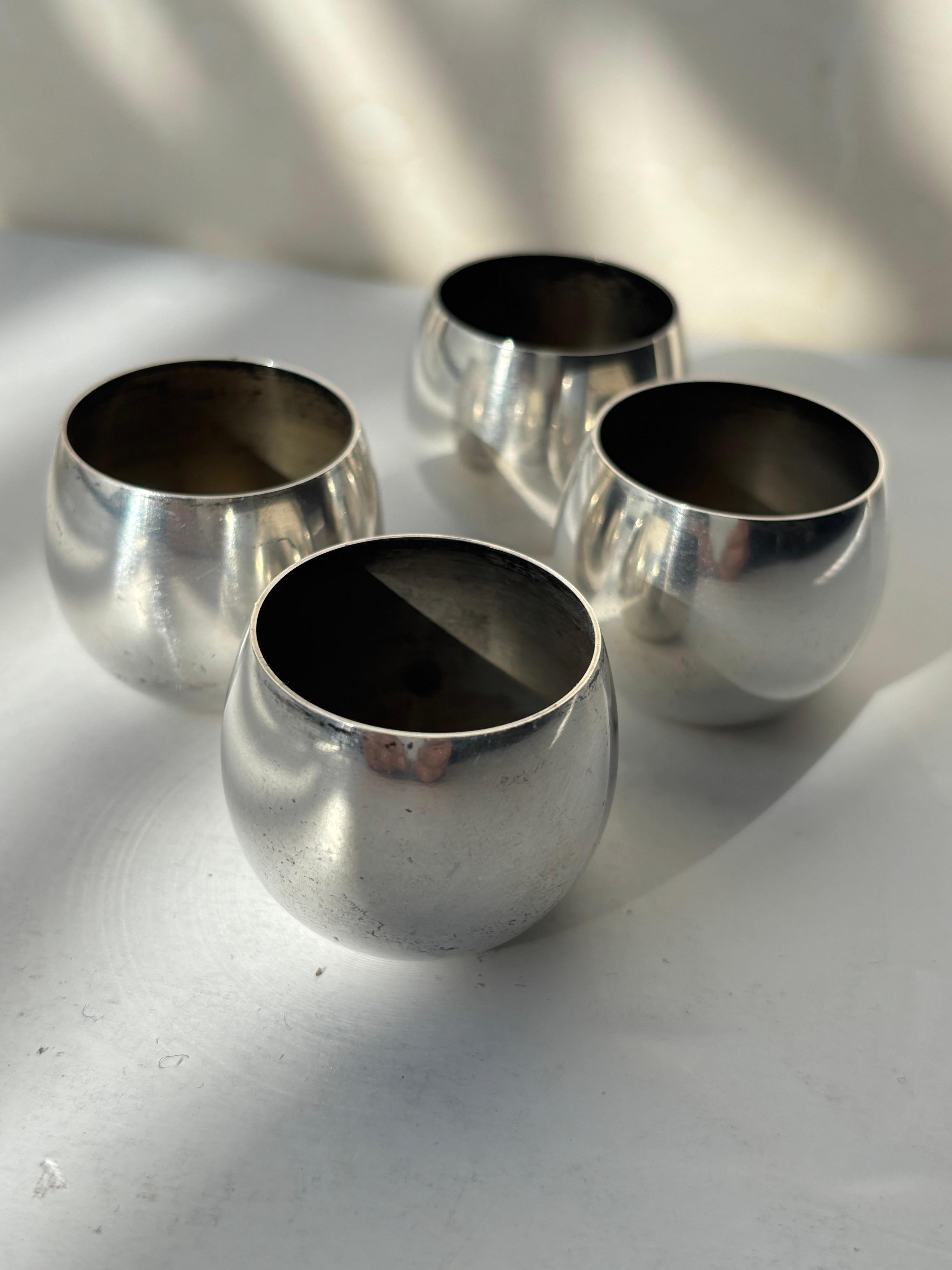 Juego de 4 chupitos/vasos de plata de ley de Tiffany & Co nº 25005 siglo XX en venta