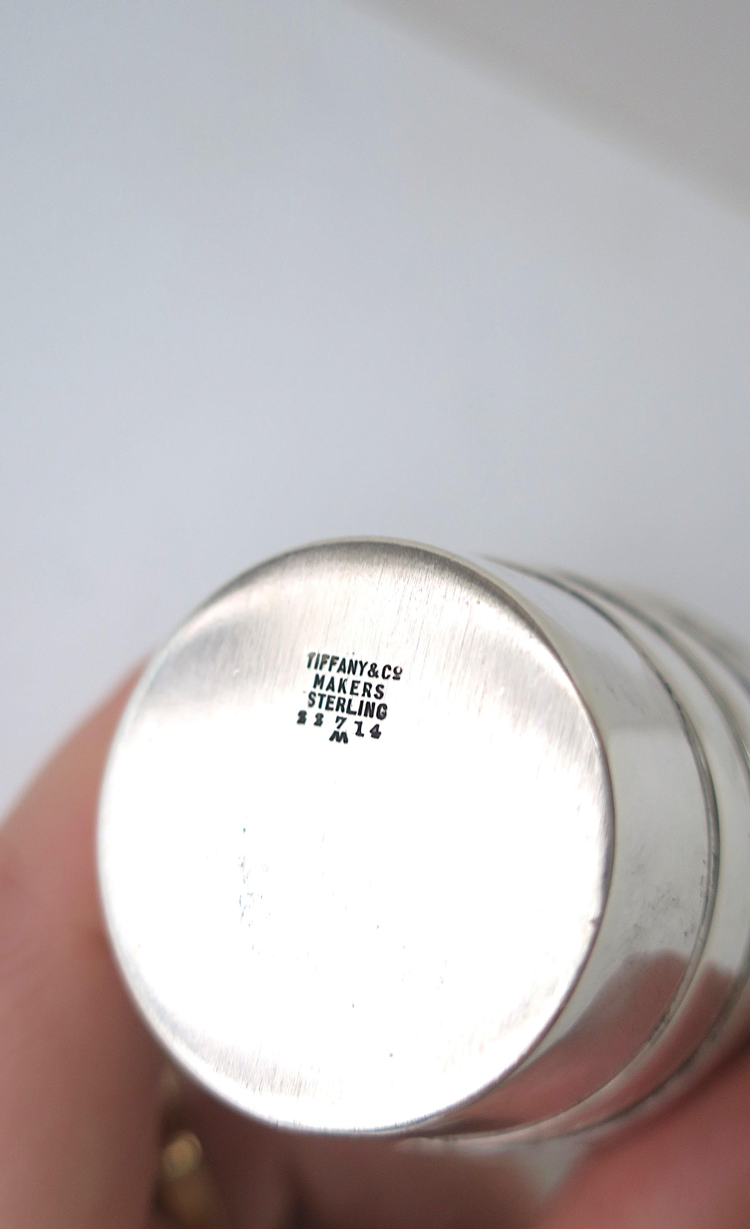 XX secolo Tiffany & Co. Bicchiere in argento Sterling Shot Glass Periodo Art Deco in vendita