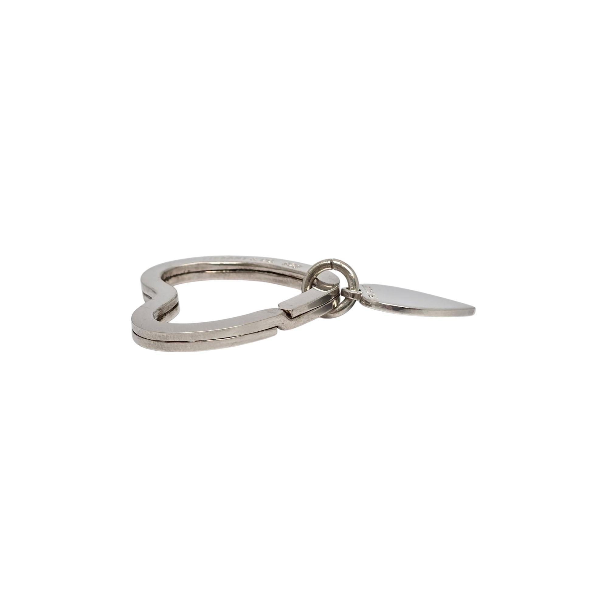 Tiffany & Co Sterling Silver Small Heart Keychain/Key Ring #21833 In Good Condition For Sale In Washington Depot, CT