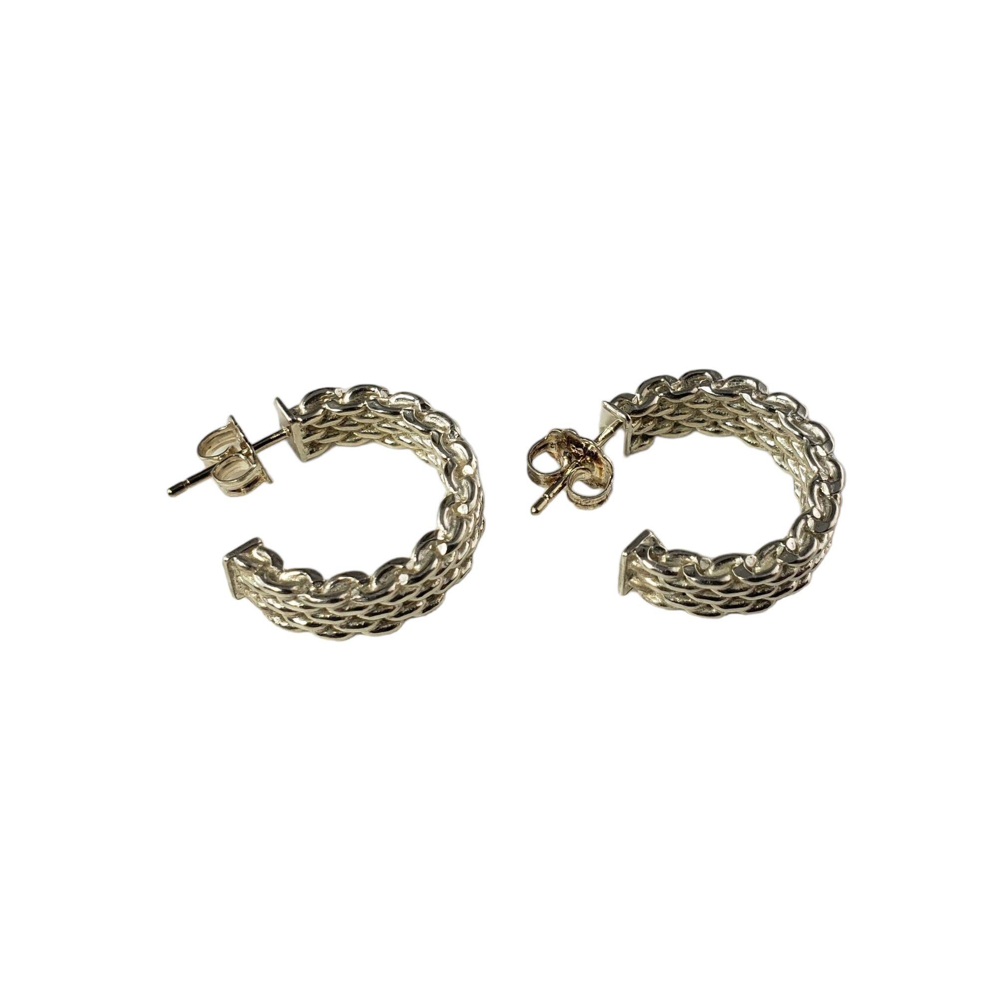 Vintage Tiffany & Co. Sterling Silver Somerset Mesh Hoop Earrings-

These elegant mesh earrings by Tiffany & Co. are crafted in beautifully detailed sterling silver.

*Earring backs are not Tiffany.

Size: 18 mm x 5 mm

Weight: 5.6 gr./ 3.6