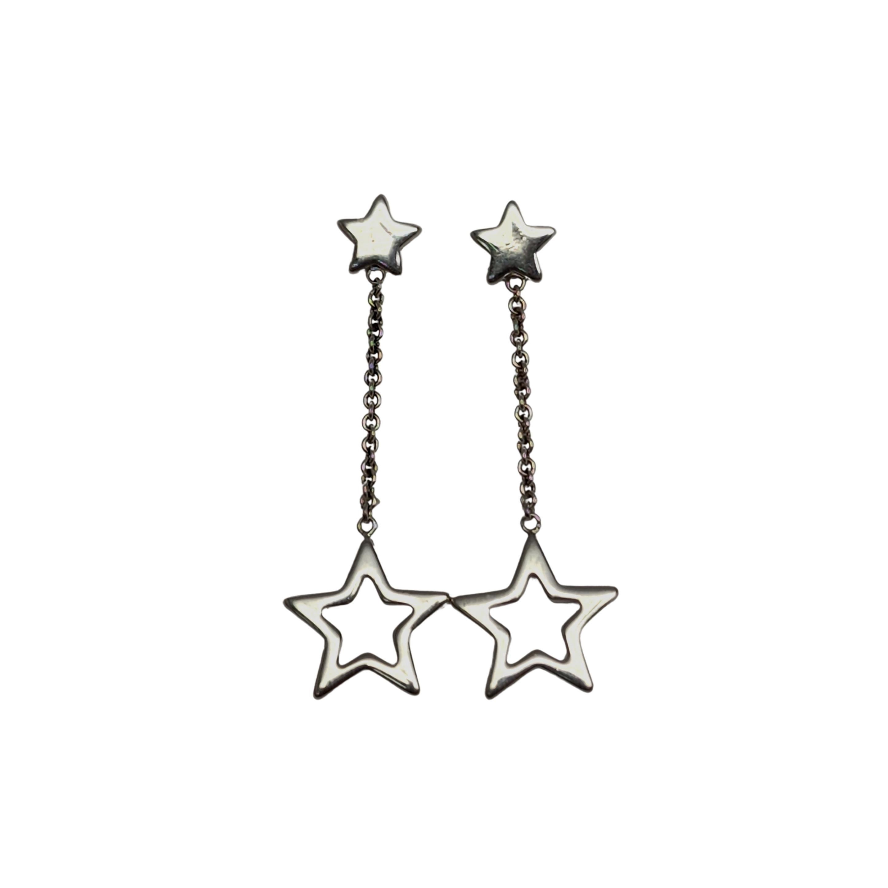 Sterling silver dangle star by Tiffany & Co.

Authentic Tiffany earrings features a small star with a chain hanging from it dangling another cut-out star. Back are not T&Co. Tiffany box and pouch are not included.

Measures approx 1 5/8