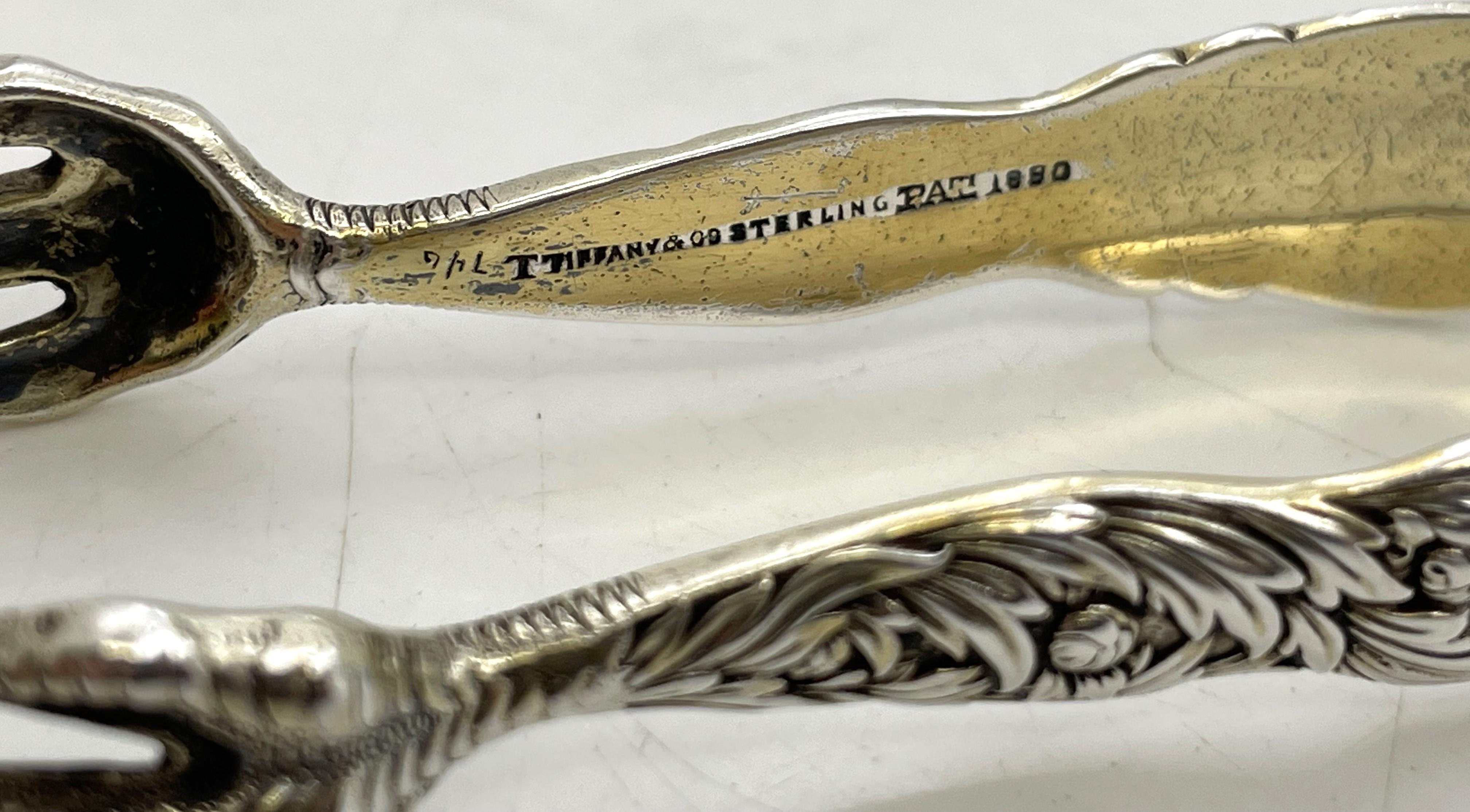 Tiffany & Co. Tenazas de azúcar de plata de ley con motivo de crisantemo de 1880 Fines del siglo XIX en venta