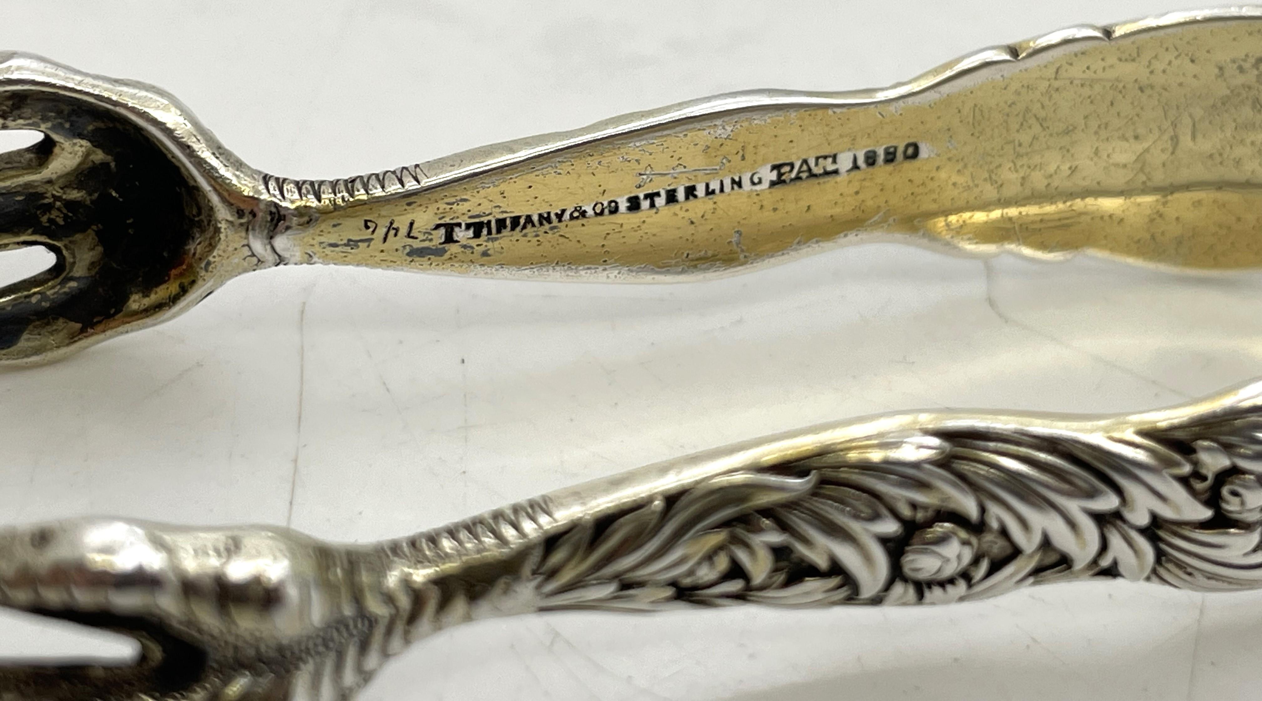 Tiffany & Co. Tenazas de azúcar de plata de ley con motivo de crisantemo de 1880 Silver en venta
