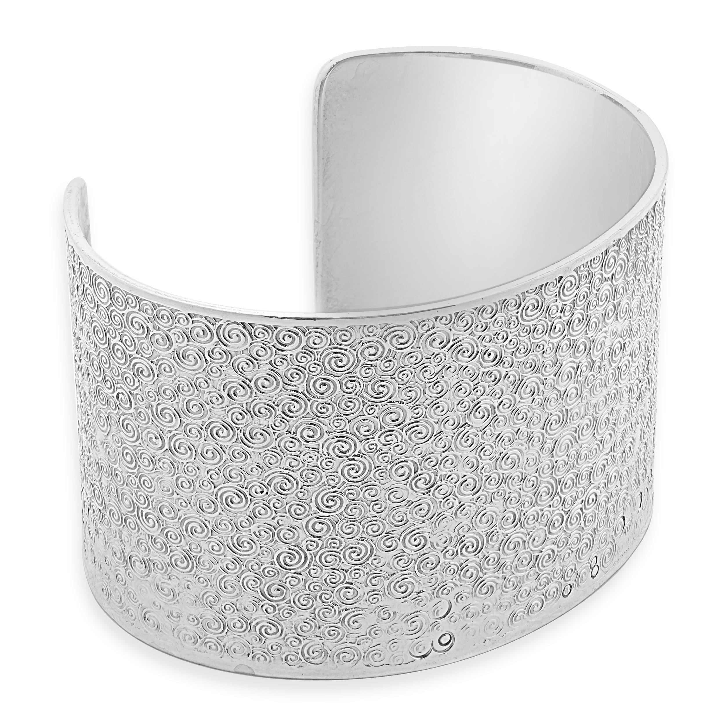 Designer: Tiffany & co. 
Material: sterling silver
Dimensions: bracelet will fit approximately a 6.25-inch wrist 
Weight: 59.00 grams
